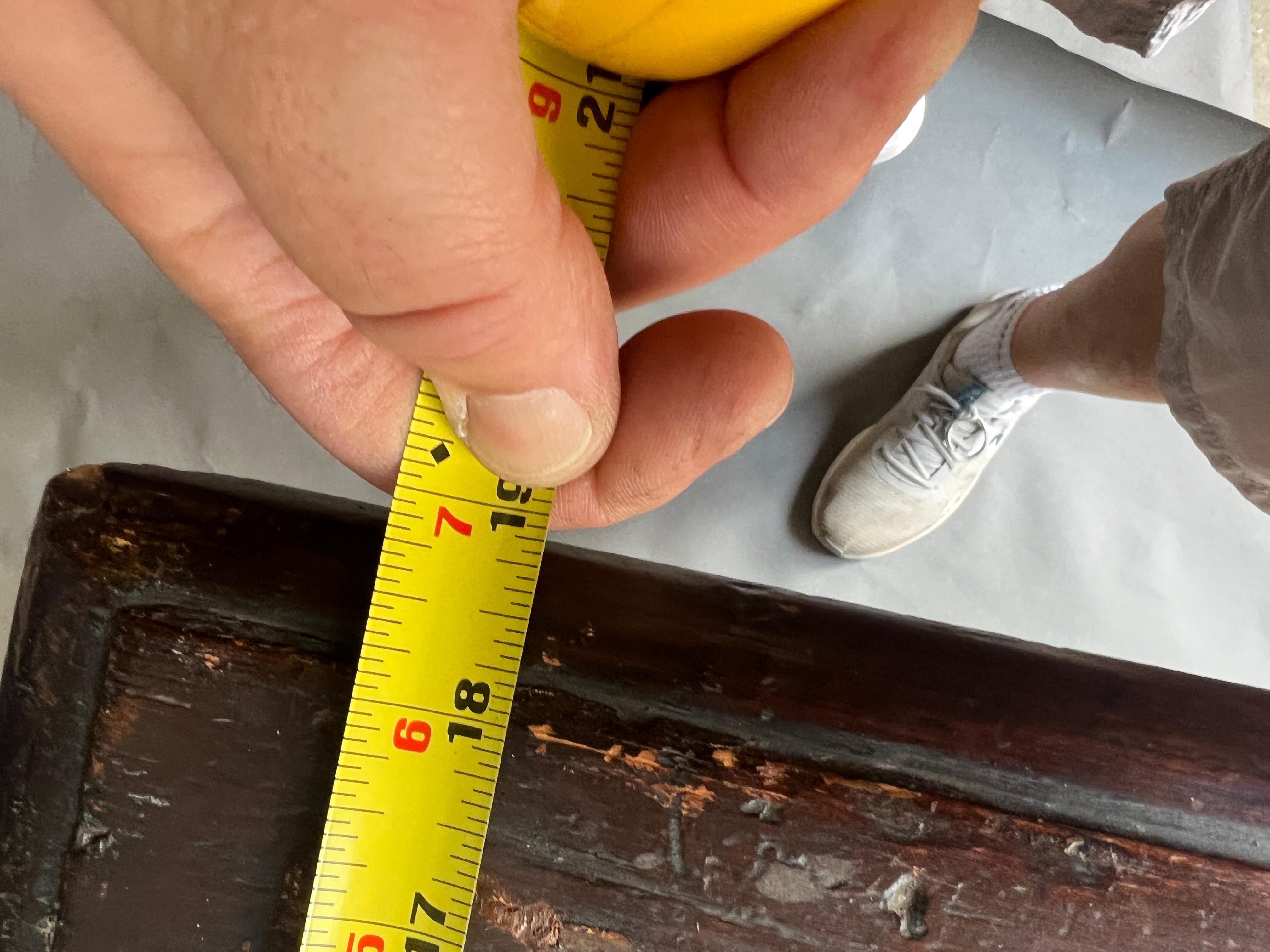 Base per comò e portapiatti in pino del periodo Feder americano con vernice originale in vendita 1