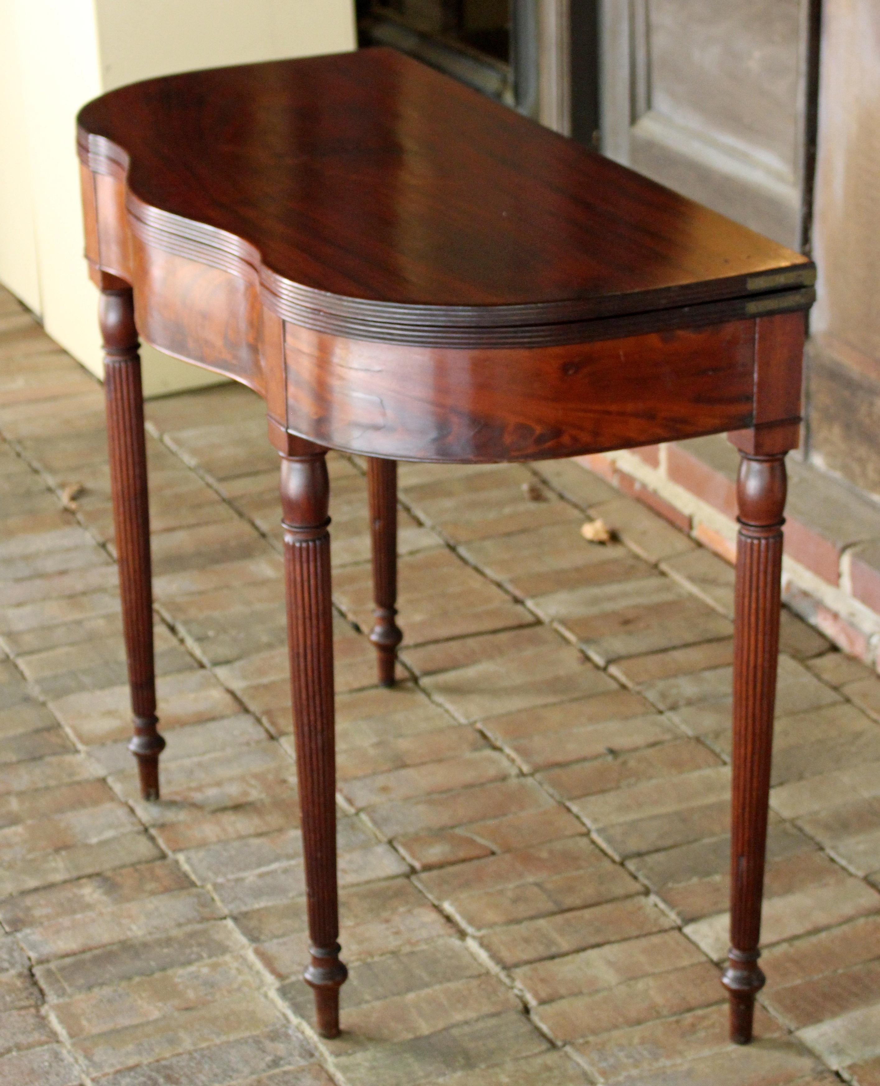 American Federal Period Serpentine Form Tea Table In Distressed Condition In Chapel Hill, NC