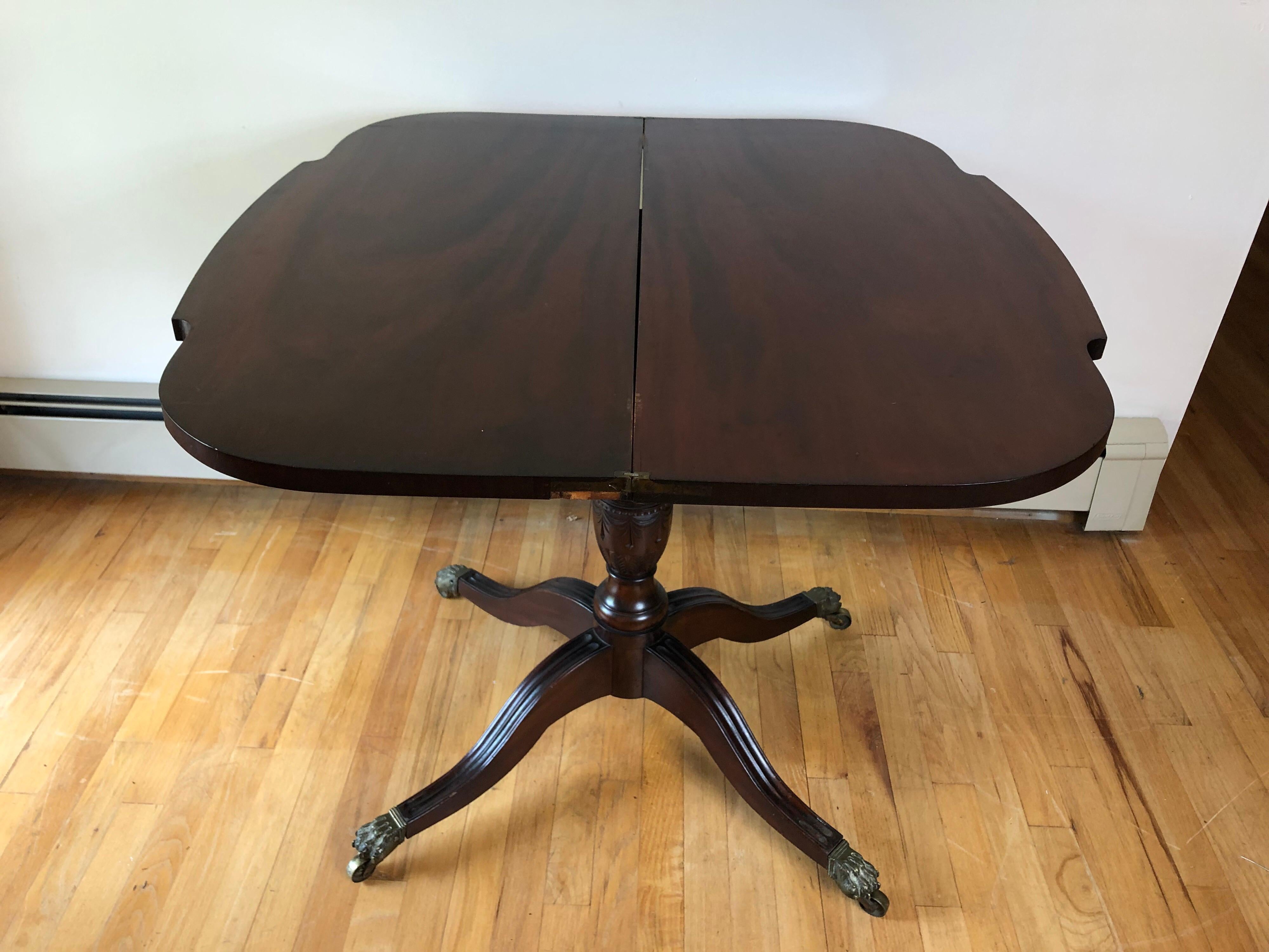 American Federal Relief Carved Mahogany Card Table, New York, circa 1810 For Sale 2