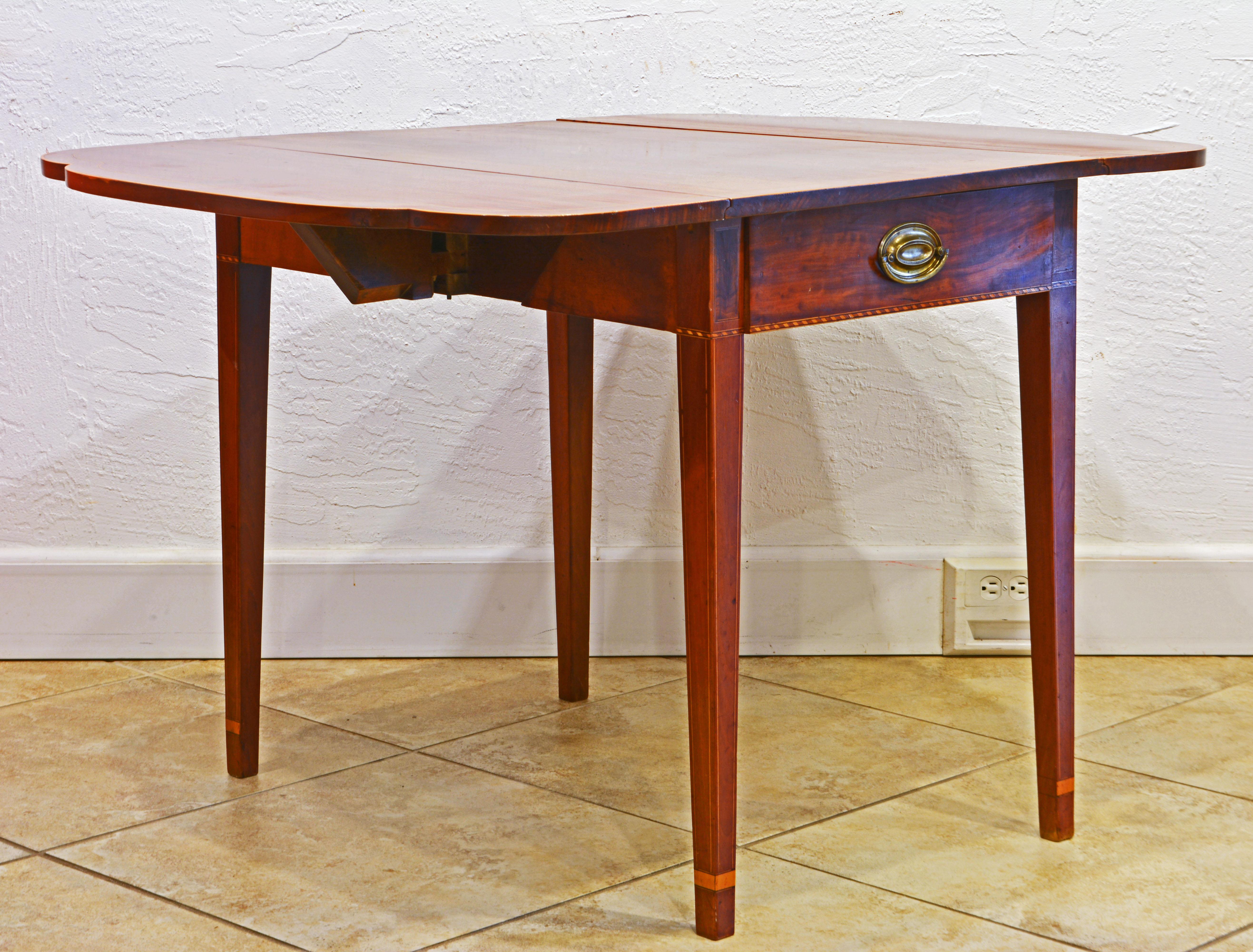 19th Century American Federal Satinwood Inlaid Mahogany Shaped Pembroke Table, Circa 1820