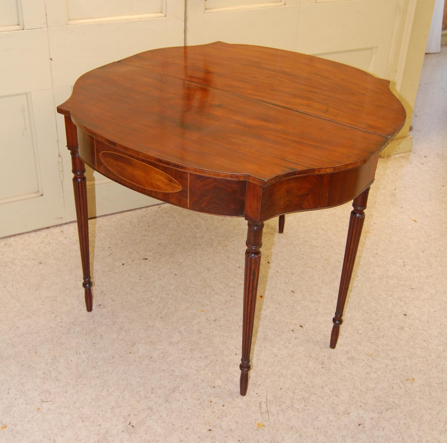 American Federal Serpentine Inlaid Tea Table Attributed to Nehemiah Adams 4