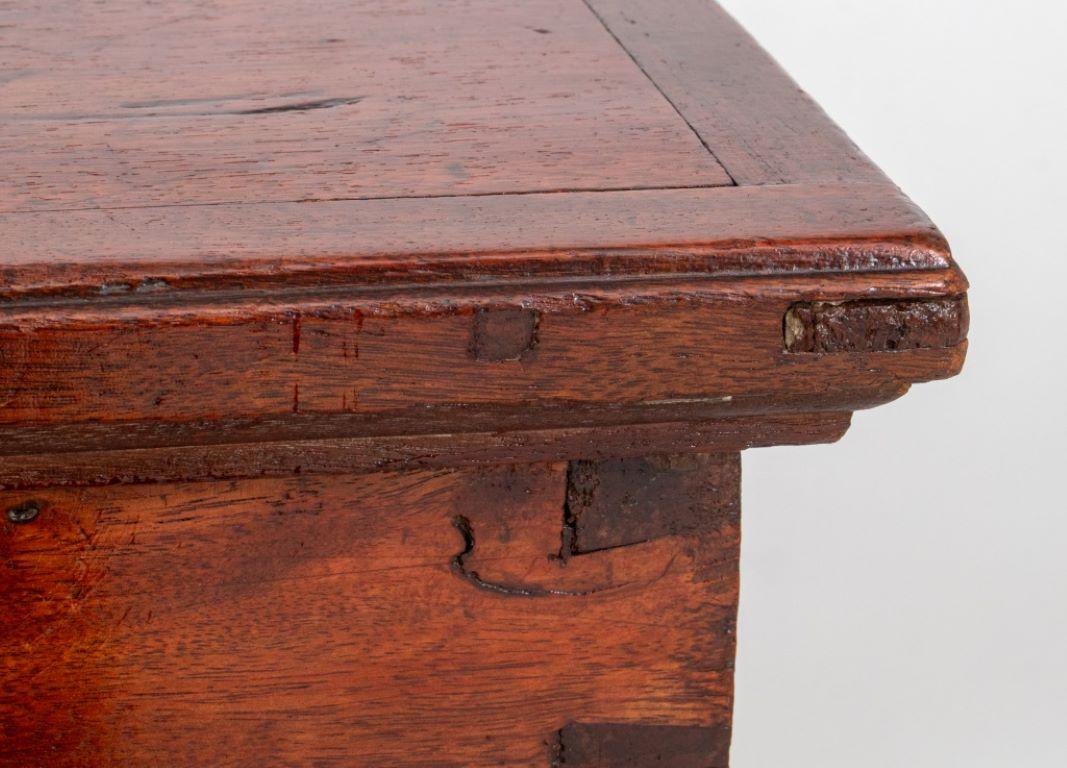 Mahogany American Federal Style Blanket Chest, 19th C For Sale