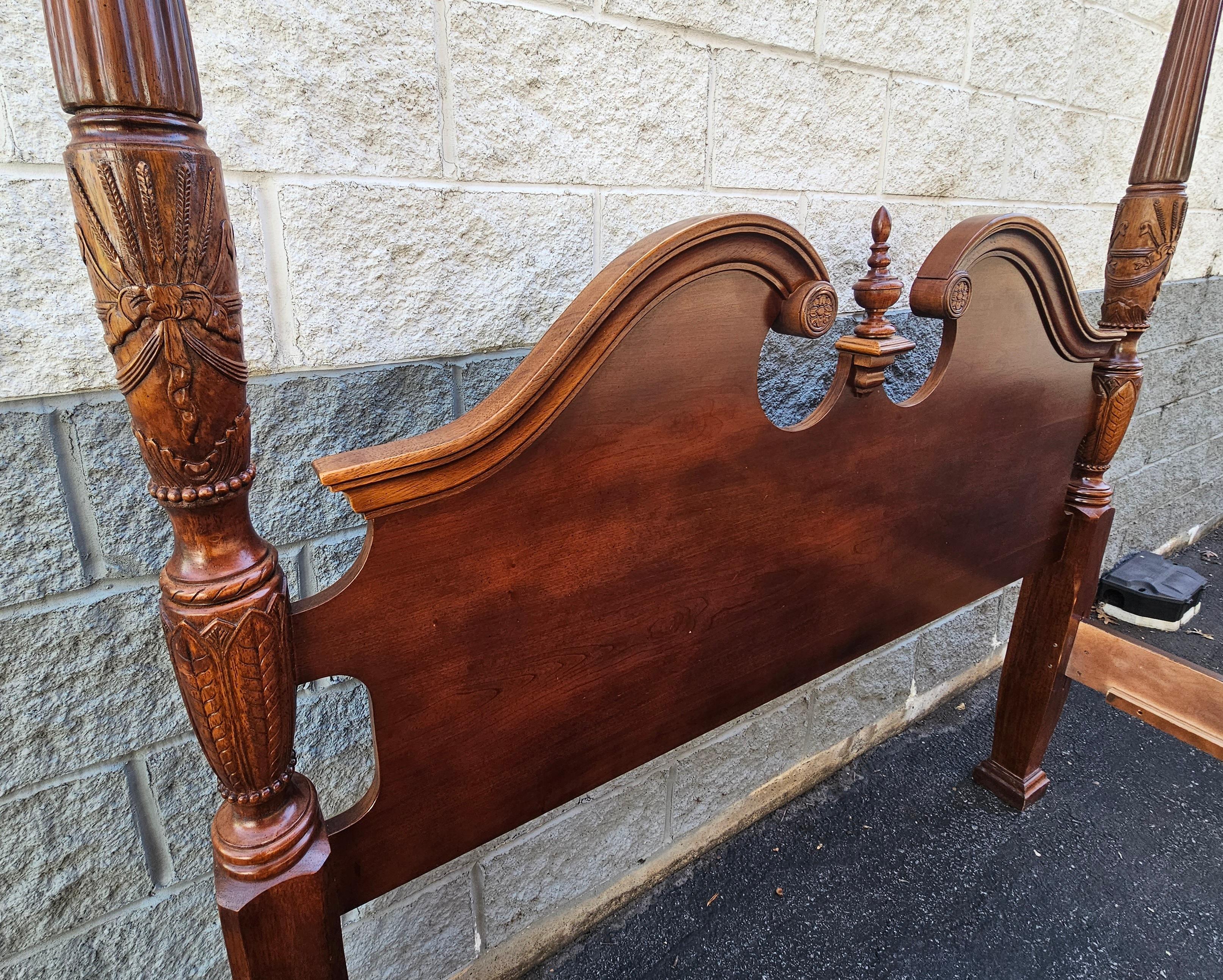 20th Century American Federal Style Carved Mahogany Queen Size Poster Bedstead For Sale