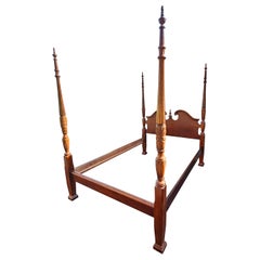 Letto a baldacchino in stile Feder americano in mogano intagliato di dimensioni Queen