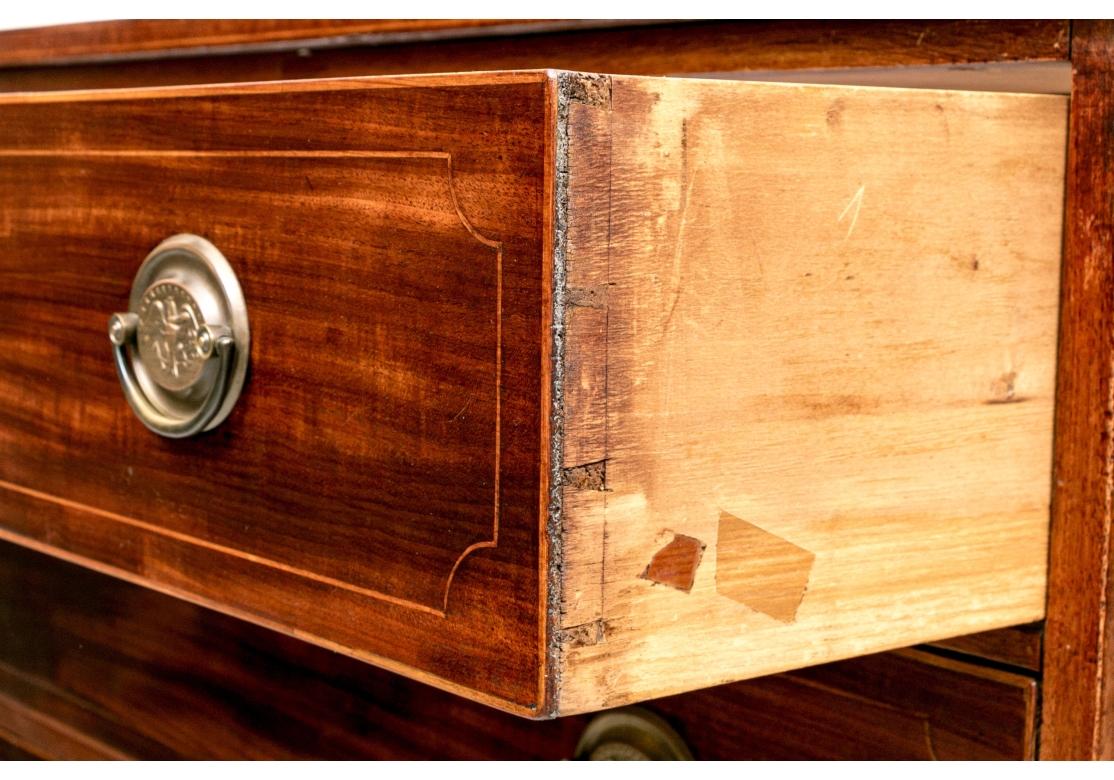 Metallo Cassettiera in mogano in stile Feder americano in vendita