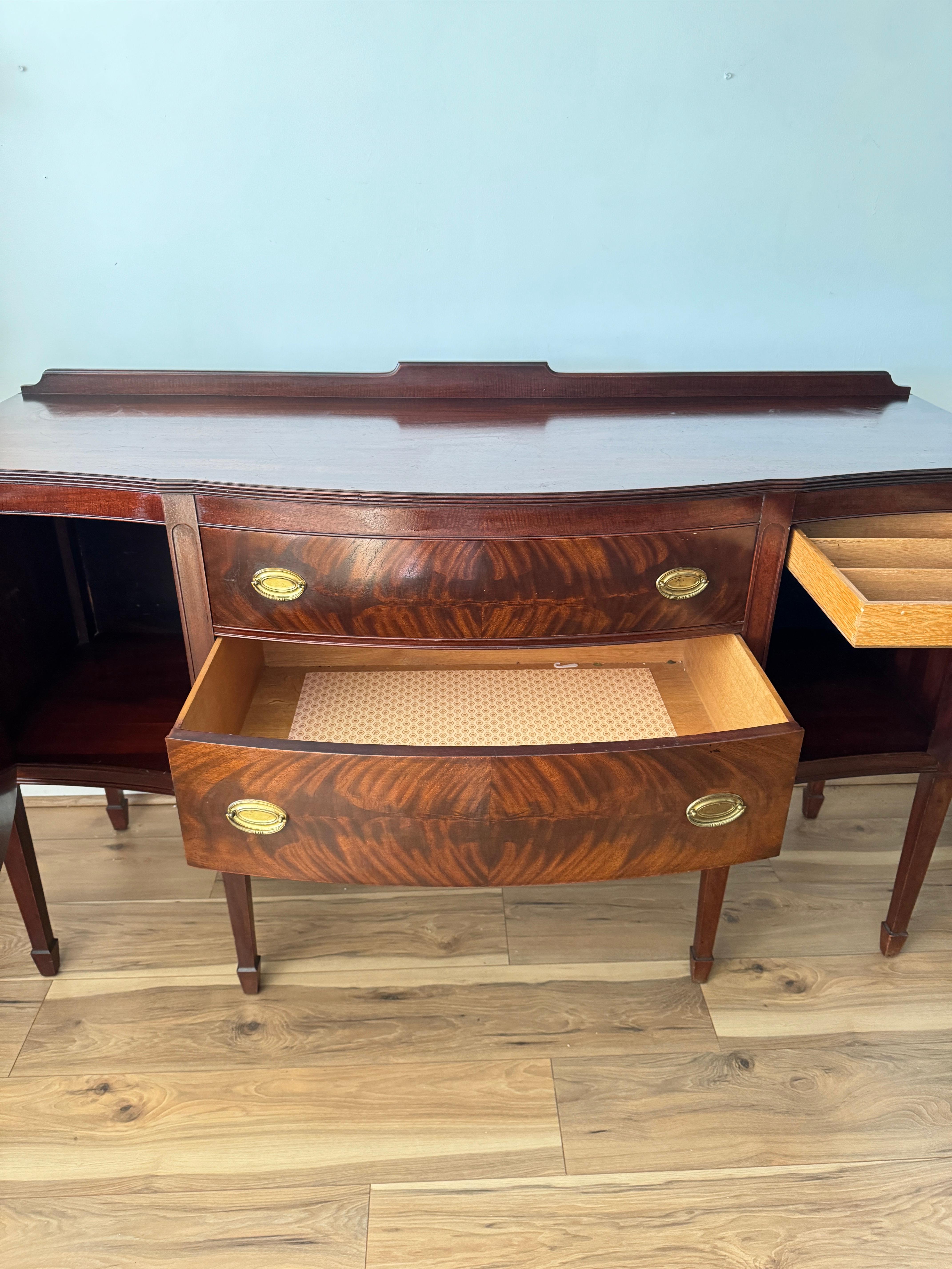 Late 20th Century American Federal Style Mahogany Credenza Sideboard Server