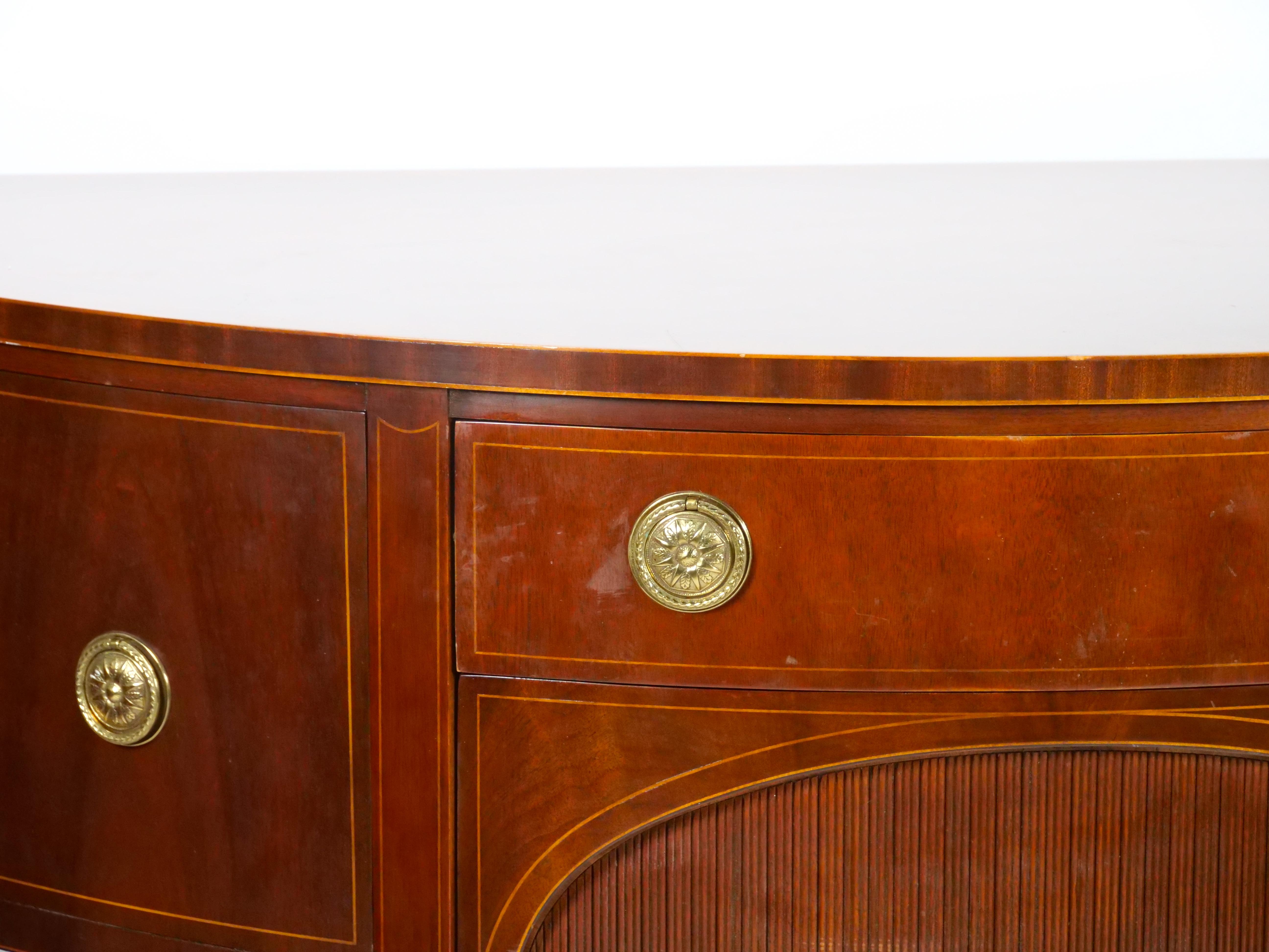 American Federal Style Mahogany Inlaid Decorated Credenzas / Sideboard For Sale 3