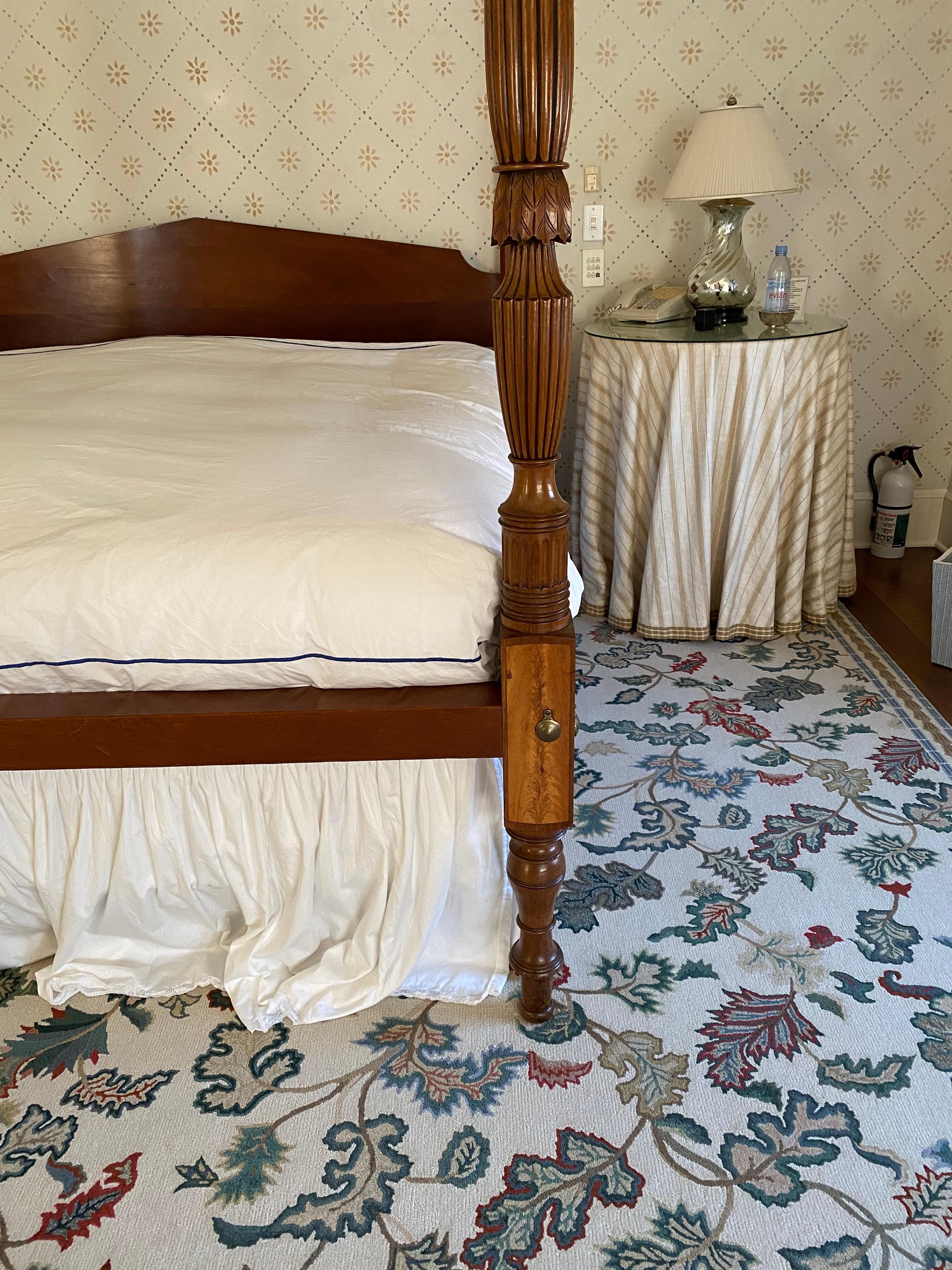 American Federal Style Mahogany King Size Four-Poster Bed In Good Condition In Southampton, NY