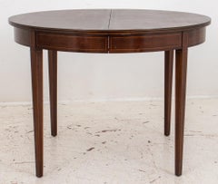 American Federal Style Round Extending Table