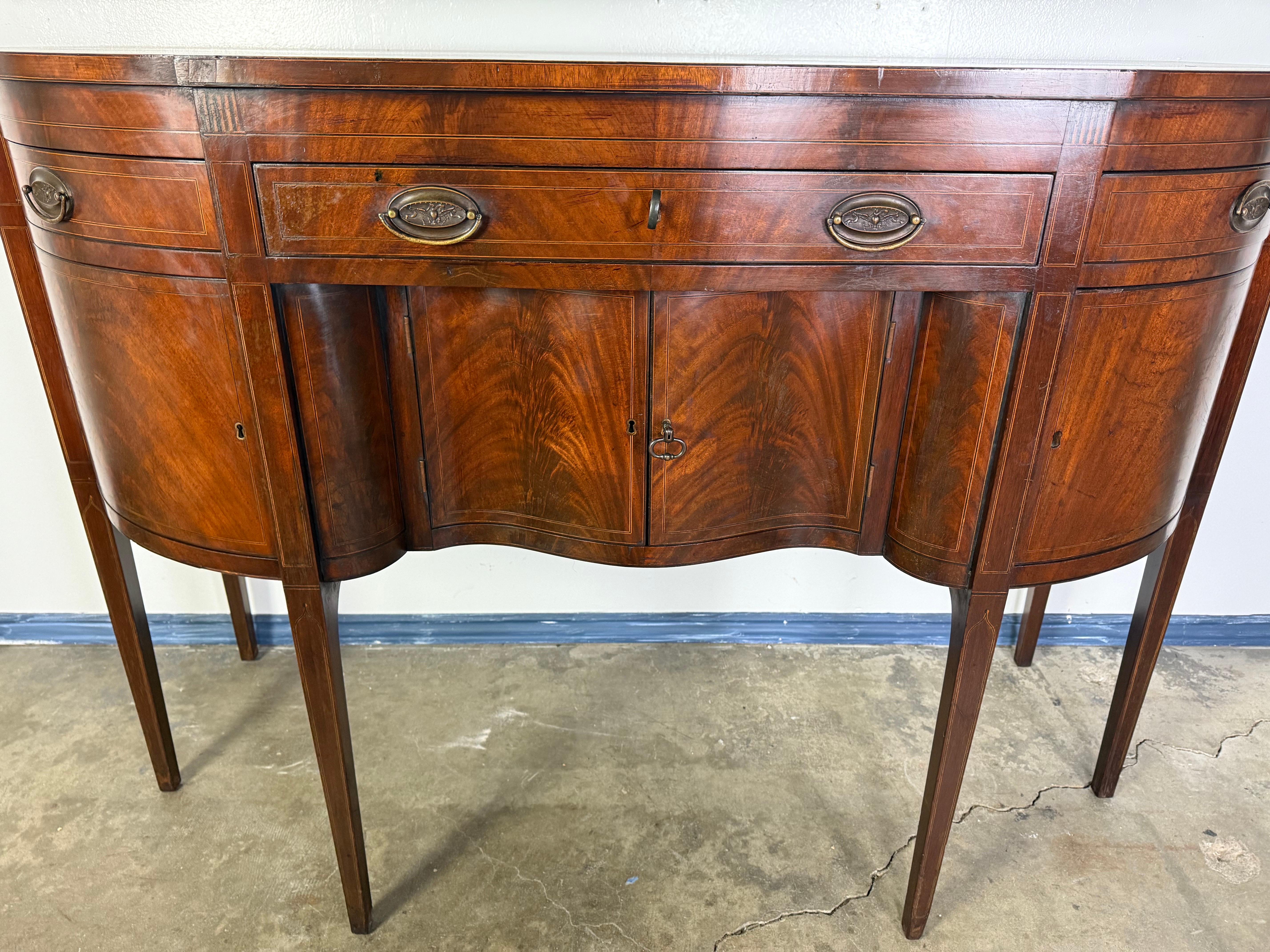 American Federal Style Sideboard by Williamsburg Restoration In Good Condition In Los Angeles, CA