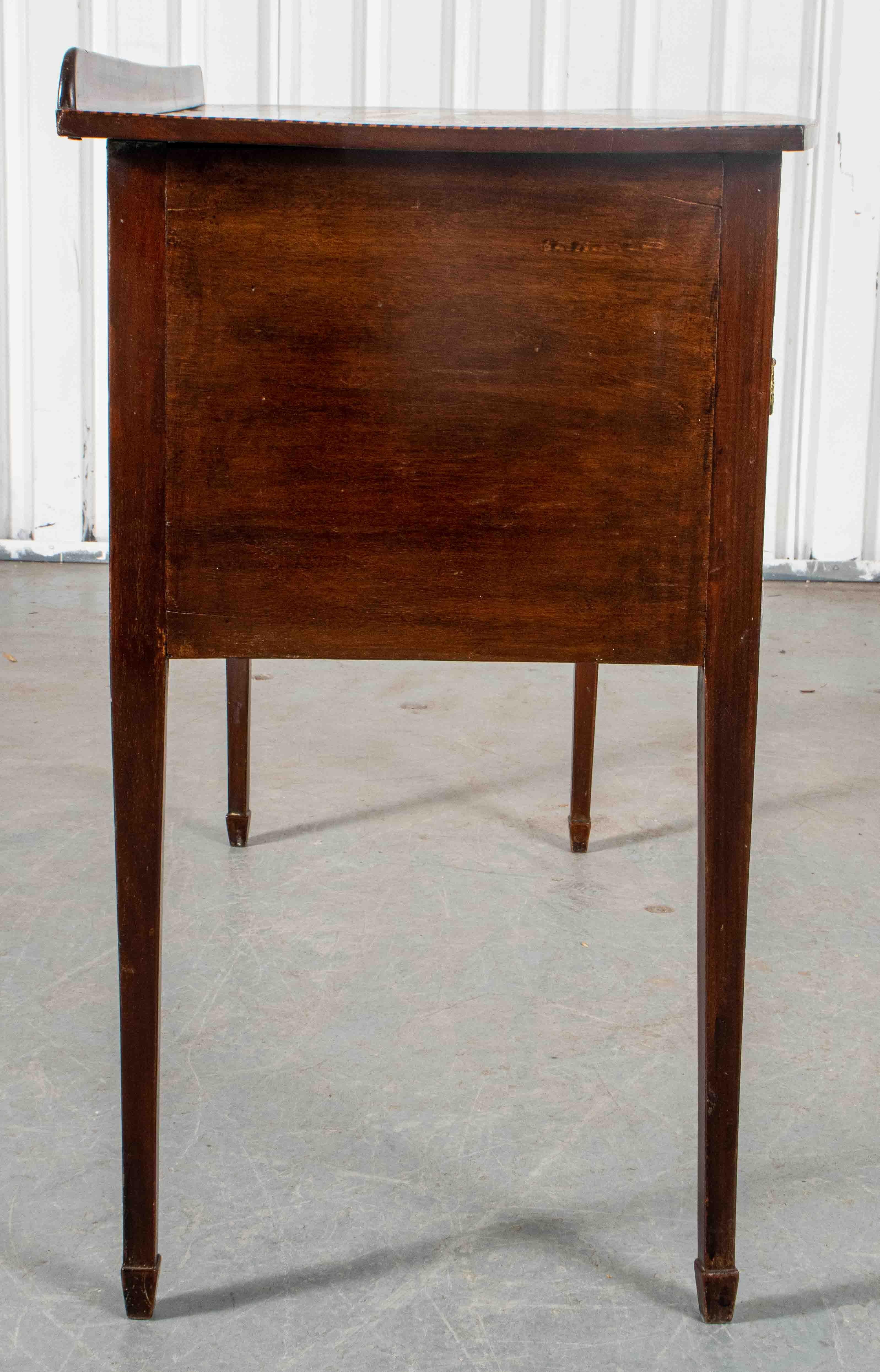 Credenza in stile Feder americano 1