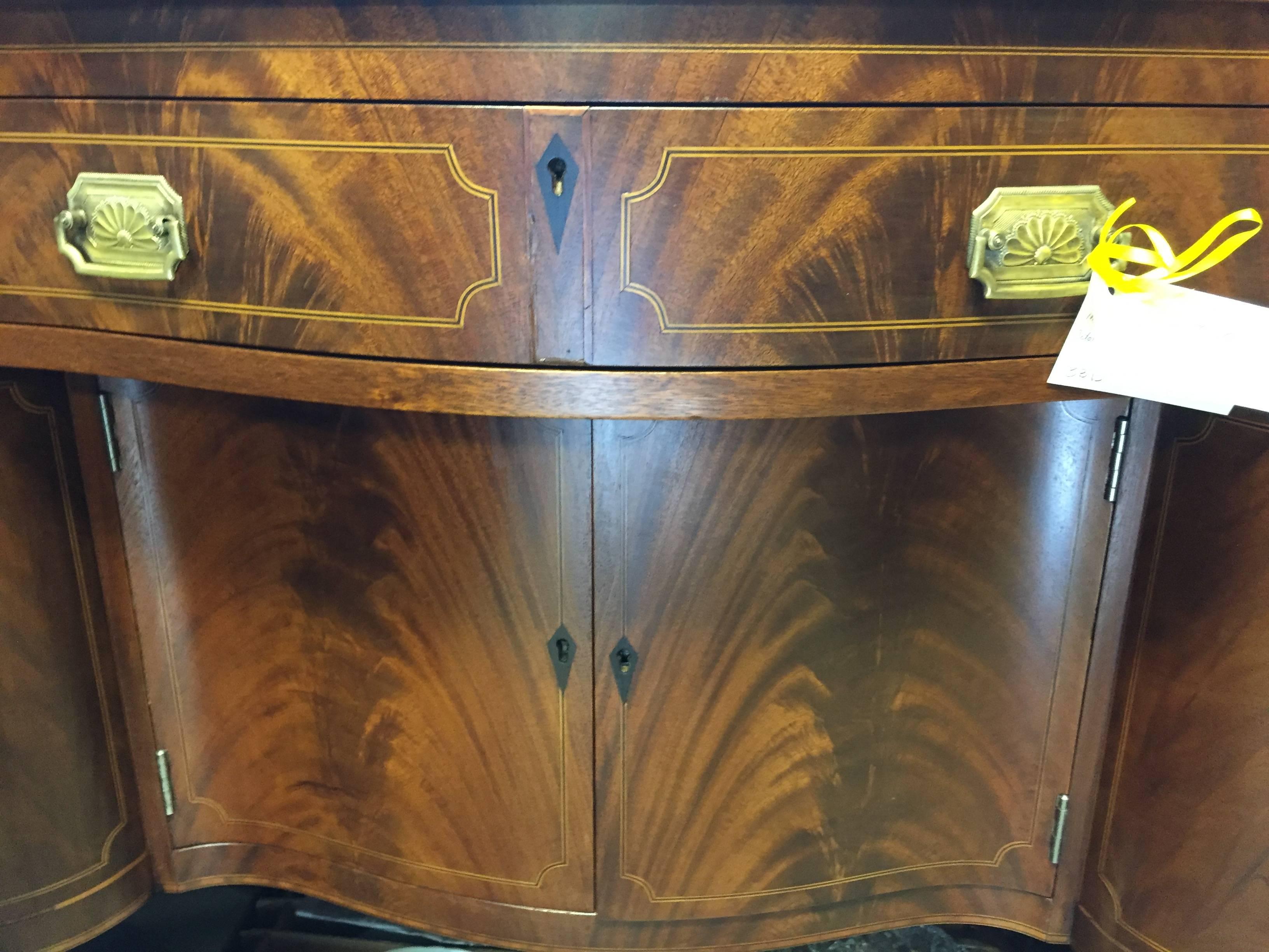 American Federal Style Sideboard in Mahogany with Inlay In Good Condition For Sale In Athens, GA