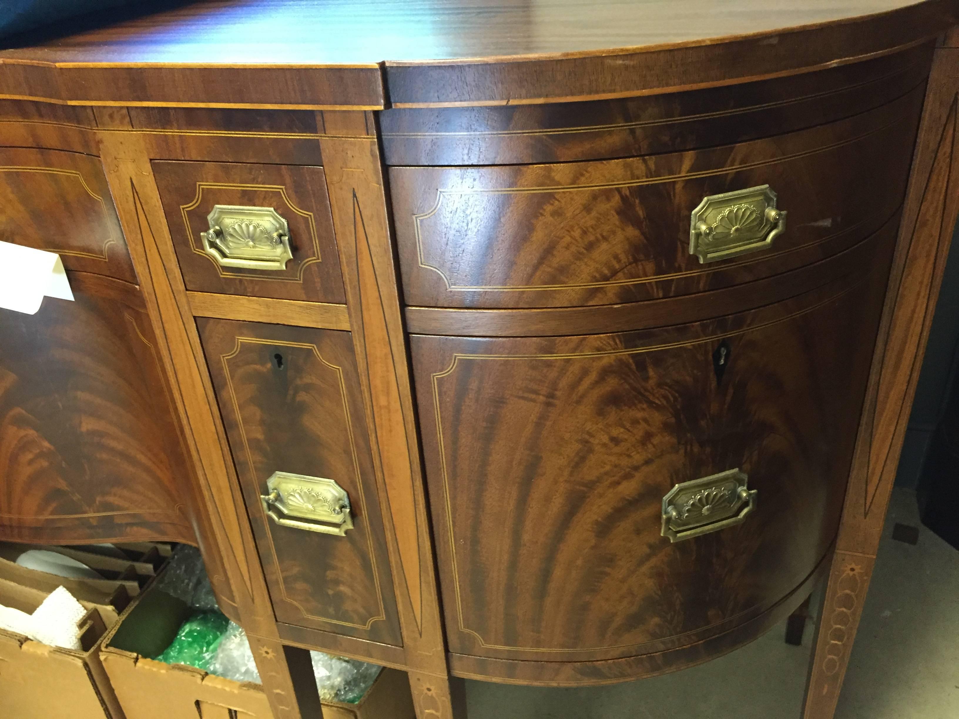 20th Century American Federal Style Sideboard in Mahogany with Inlay For Sale
