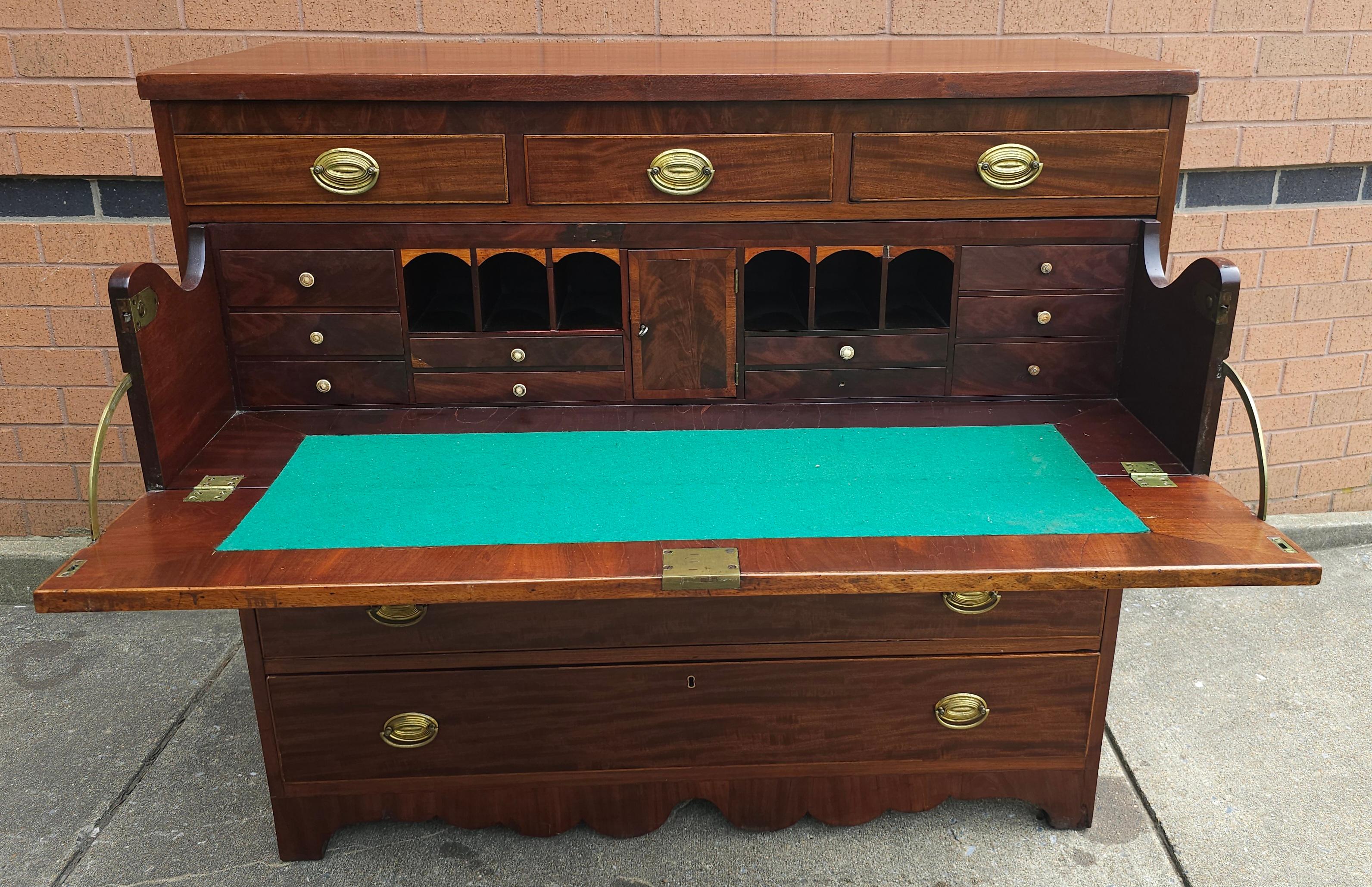 Escritorio de Mayordomo Federal Americano de Caoba Remolino  Nueva York, circa 1800s Estadounidense en venta