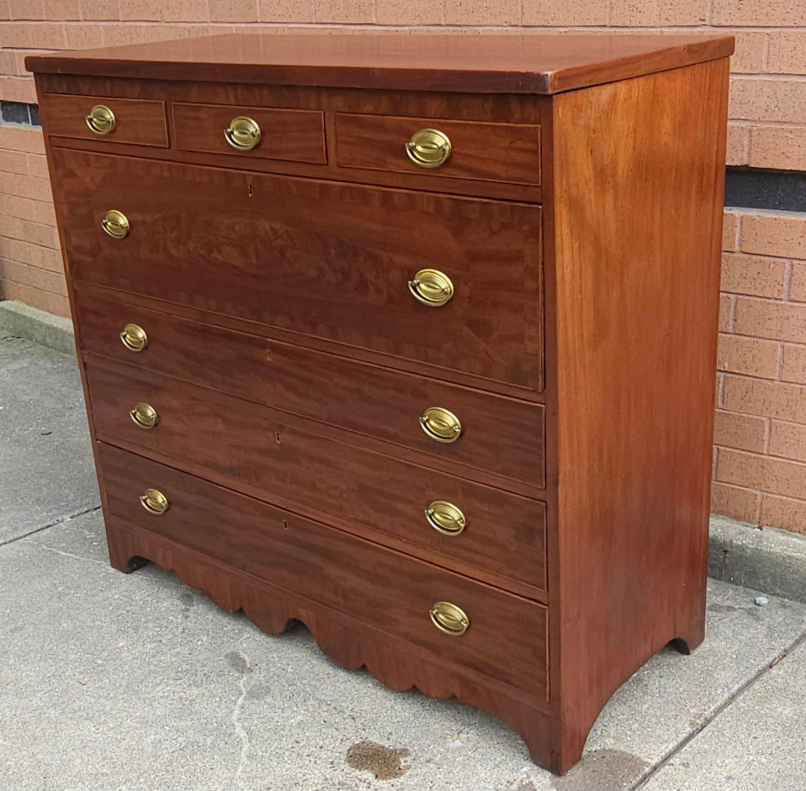 Escritorio de Mayordomo Federal Americano de Caoba Remolino  Nueva York, circa 1800s Latón en venta