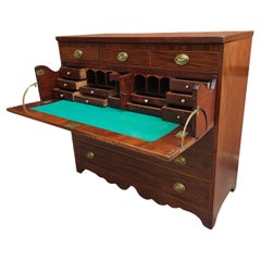 Escritorio de Mayordomo Federal Americano de Caoba Remolino  Nueva York, circa 1800s