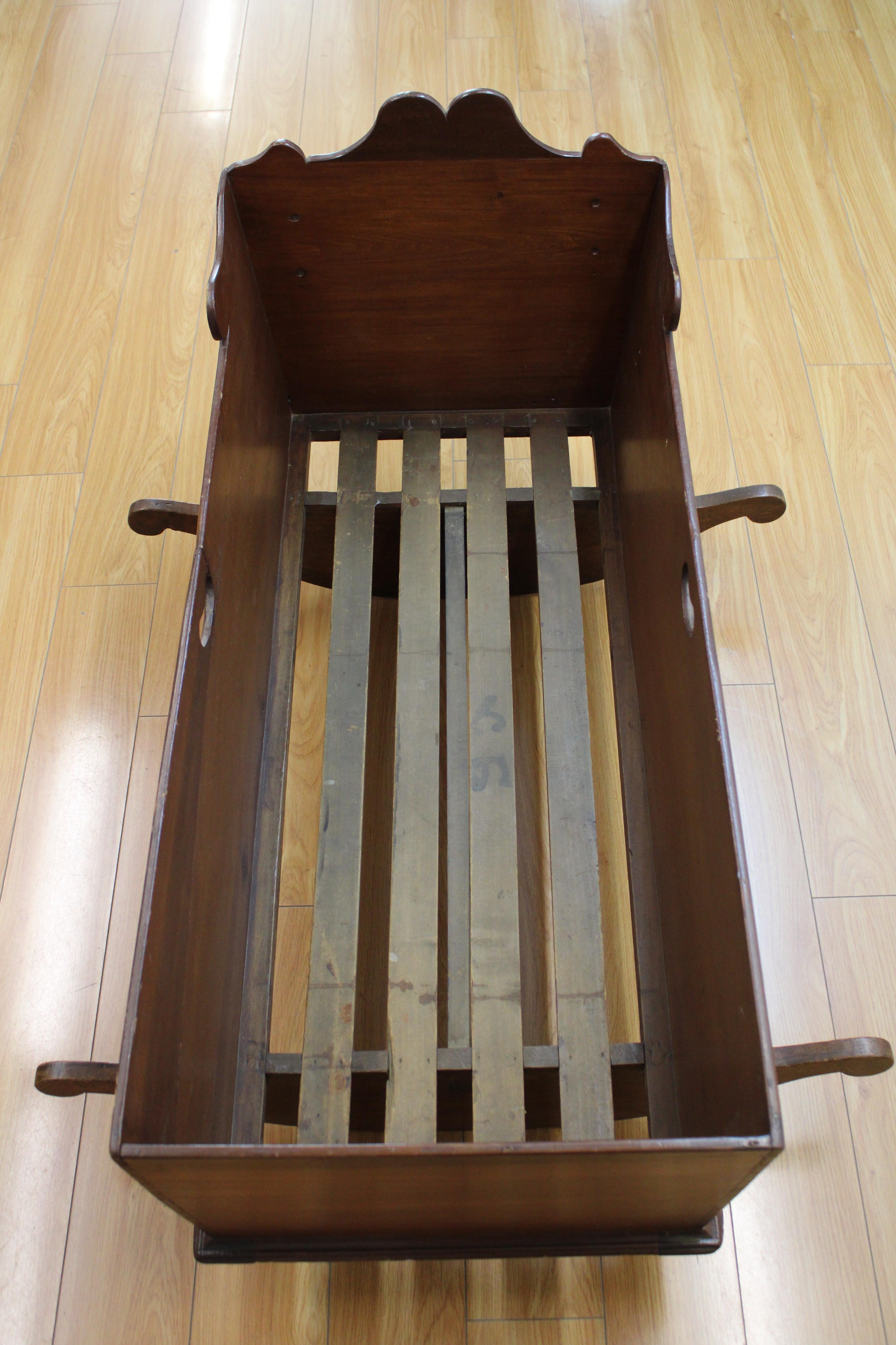 C. 19th Century

Adorable American Federal Tulip Poplar & Walnut Carved Cradle 

Possible Provenance ( Middleton, DE. )

Dimensions Slightly Different From leg to Leg
44 W / 33.50 D / 26. 50 H.