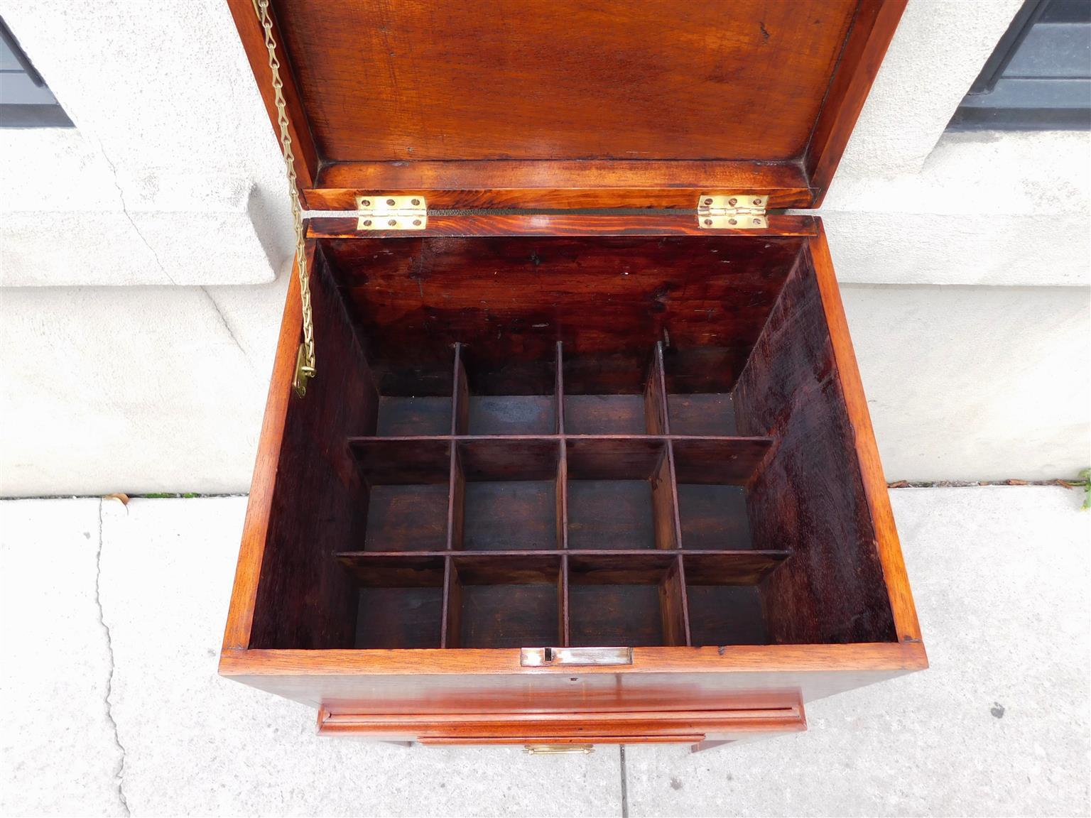 Amerikanischer Nussbaumkasten mit einer Schublade und Intarsien auf Ständer, VA um 1810 im Angebot 4