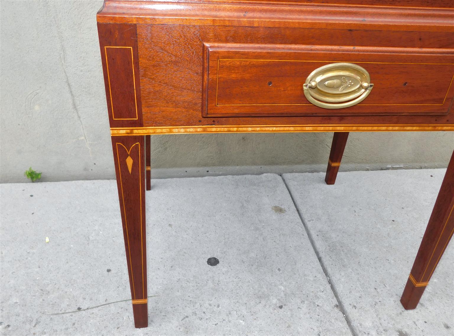 Amerikanischer Nussbaumkasten mit einer Schublade und Intarsien auf Ständer, VA um 1810 (Frühes 19. Jahrhundert) im Angebot