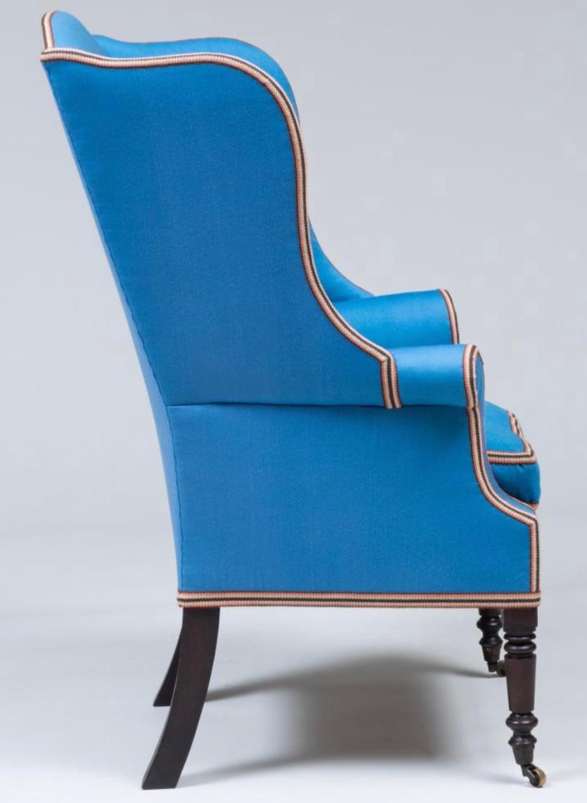 Chaise fédérale américaine Wingback avec tapisserie bleue Bon état - En vente à Wiscasset, ME