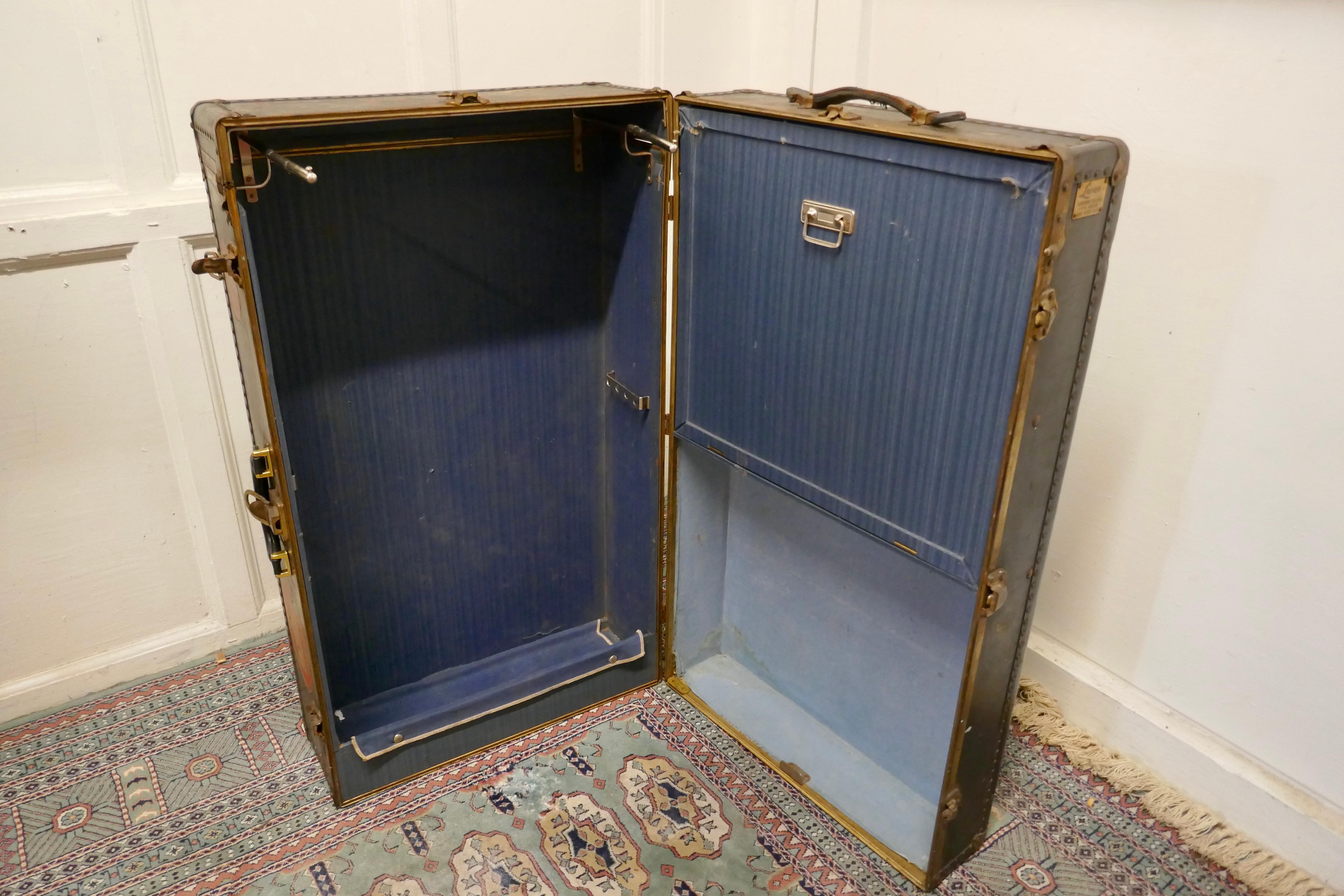 American Fitted Steamer Trunk or Cabin Wardrobe by Luxor In Good Condition In Godshill, Isle of Wight