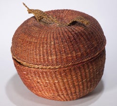 American Folk Art Apple Shaped Woven Tinted Small Basket with Lid