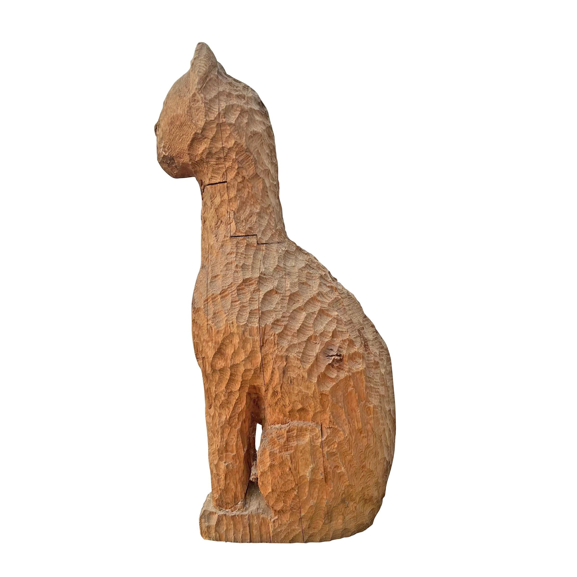 American Folk Art Carved Cat Sculpture In Good Condition For Sale In Chicago, IL