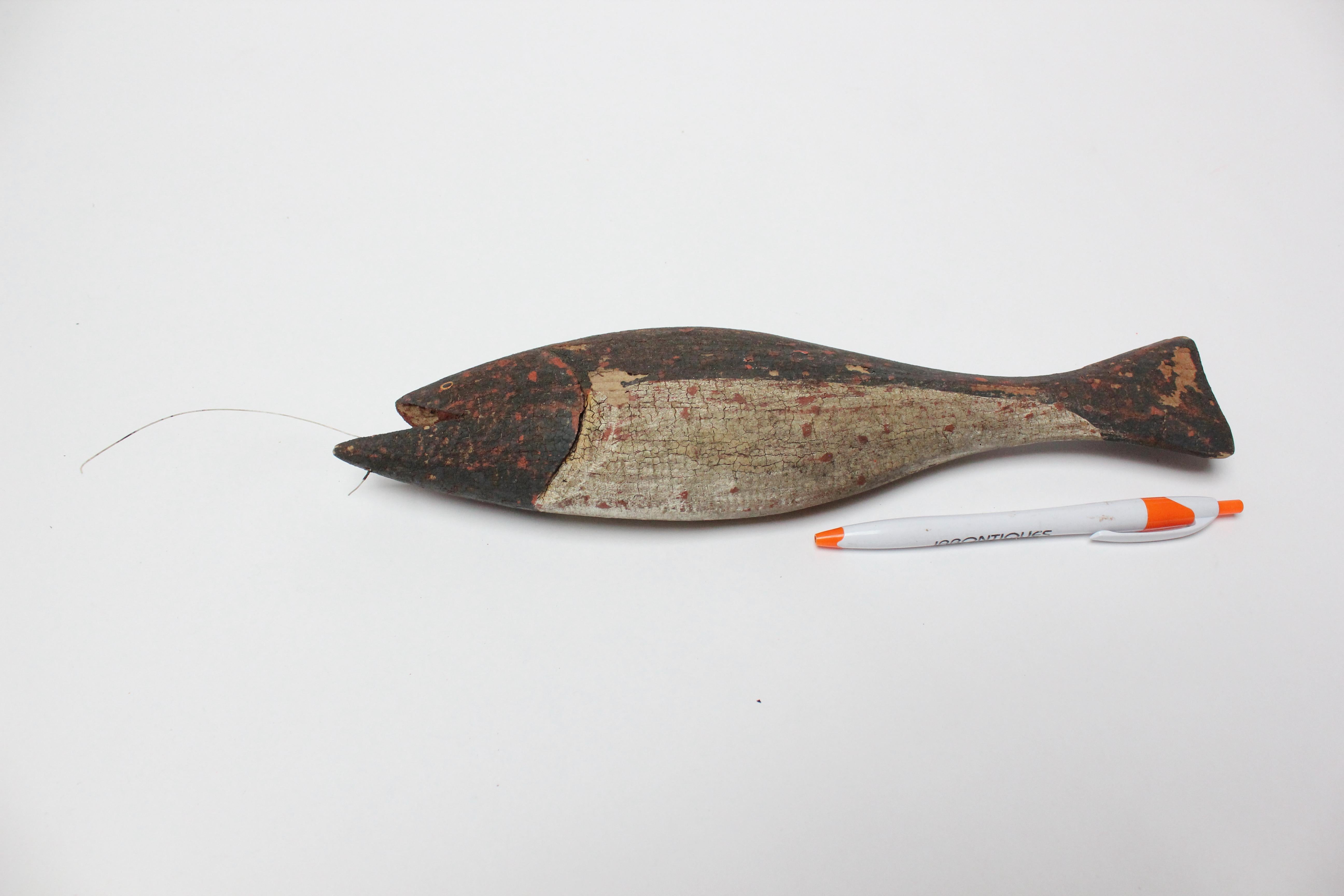 American Folk Art Carved Fish Decoy In Distressed Condition In Brooklyn, NY