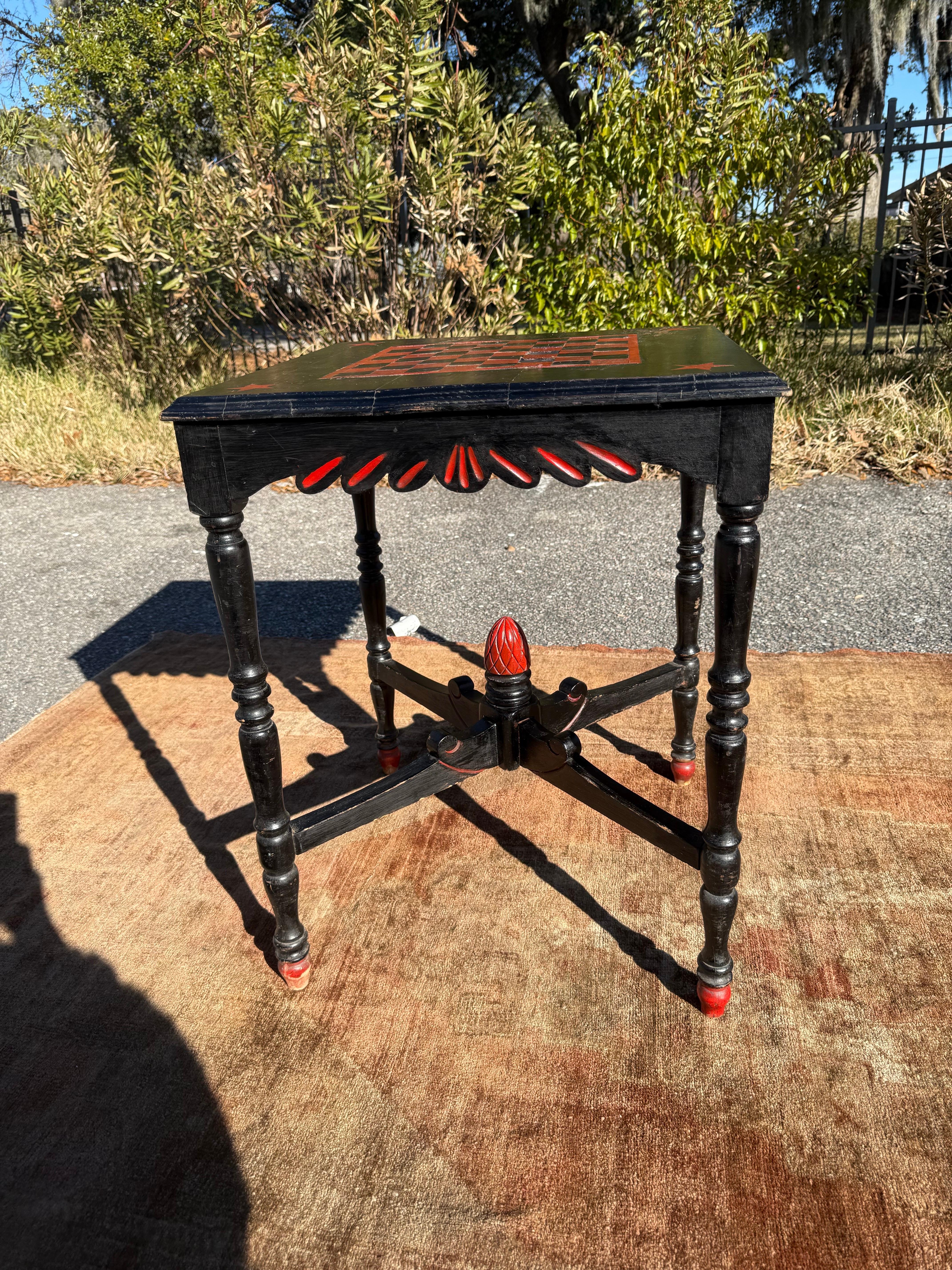 Mesa de Juegos American Folk Art Carved & Painted Arte popular en venta