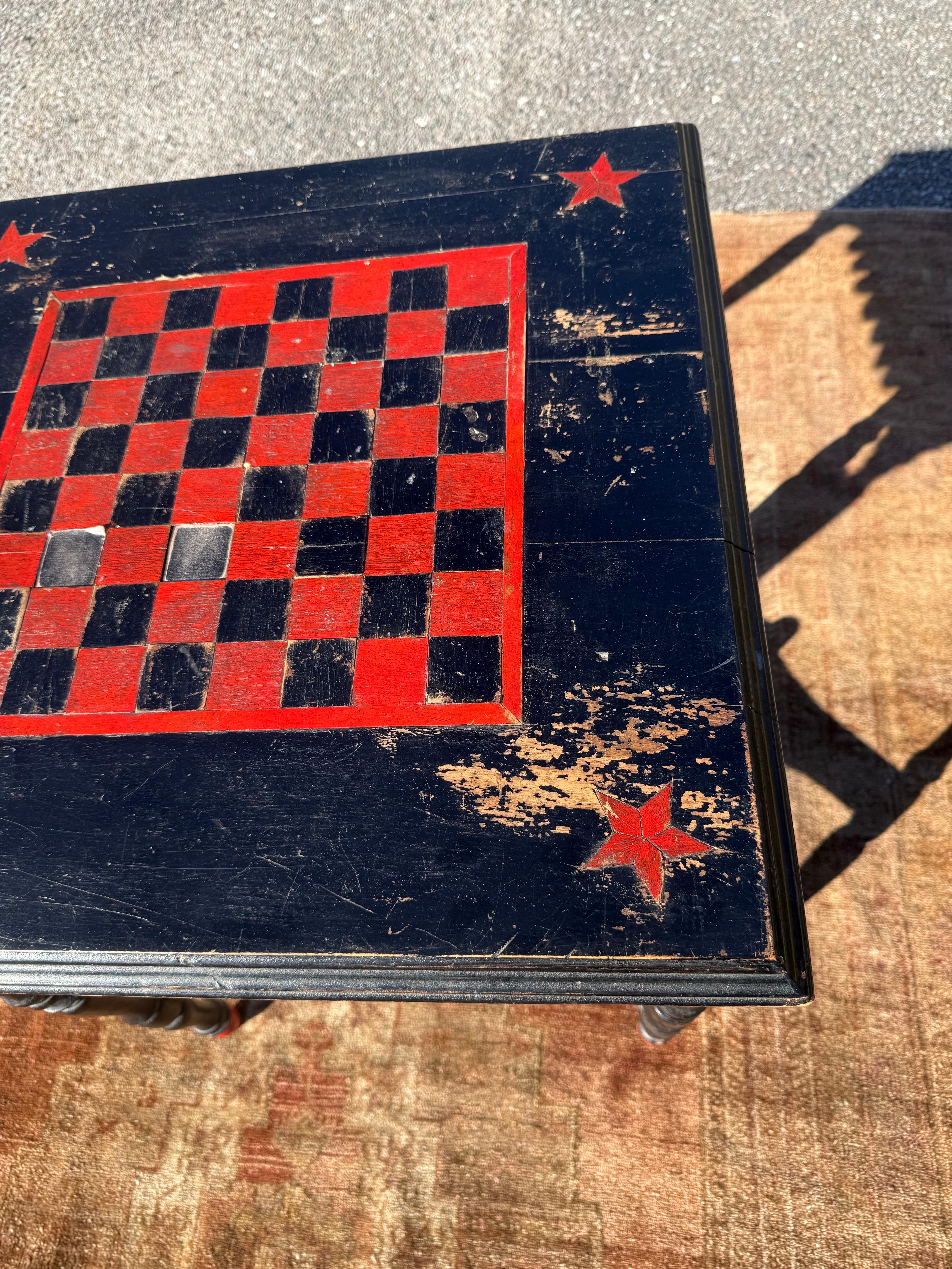 Mesa de Juegos American Folk Art Carved & Painted en Bueno estado para la venta en Charleston, SC