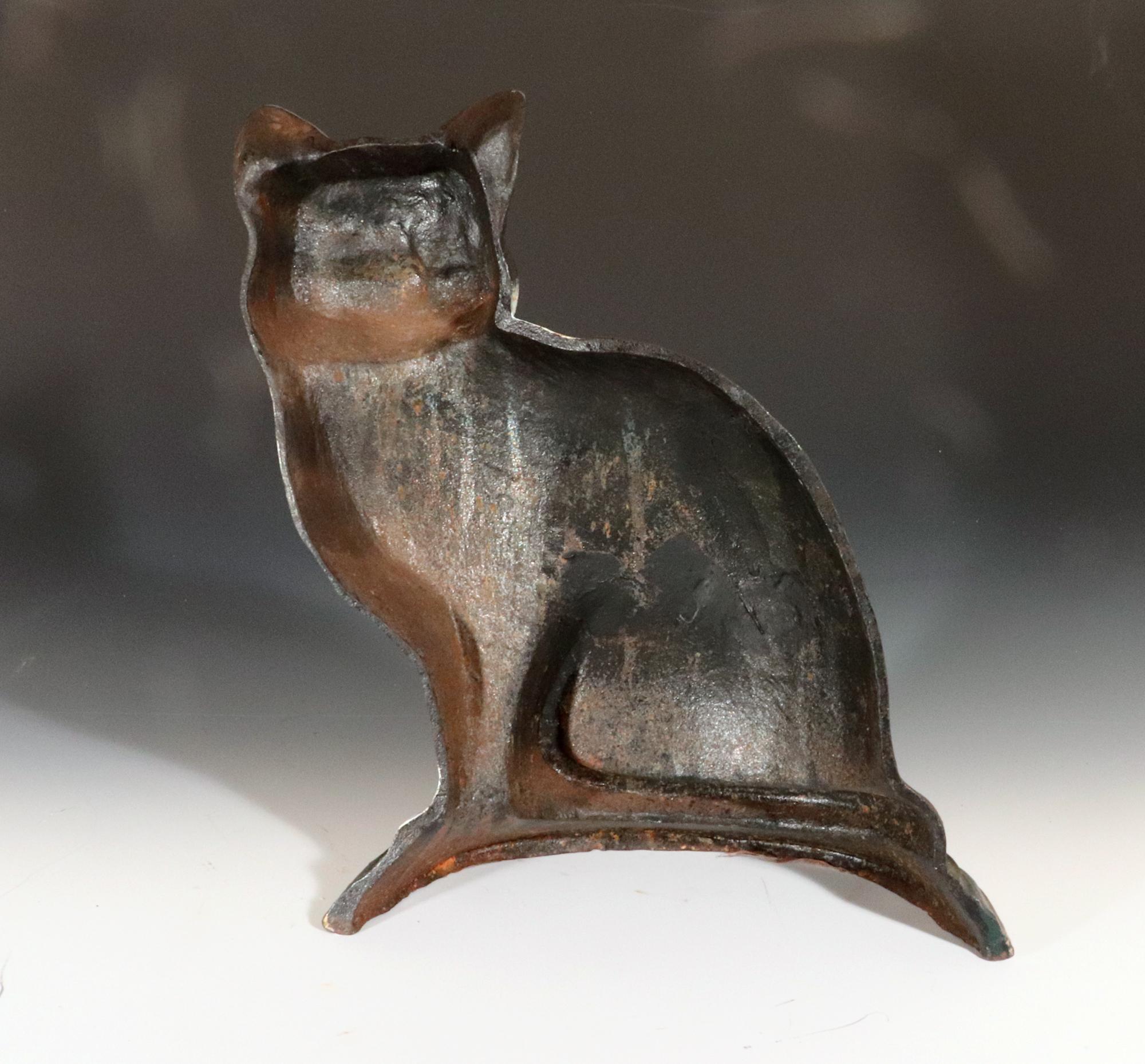 American Folk Art Door Stop in the Form of a Sitting Cat, Early 20th Century For Sale 2