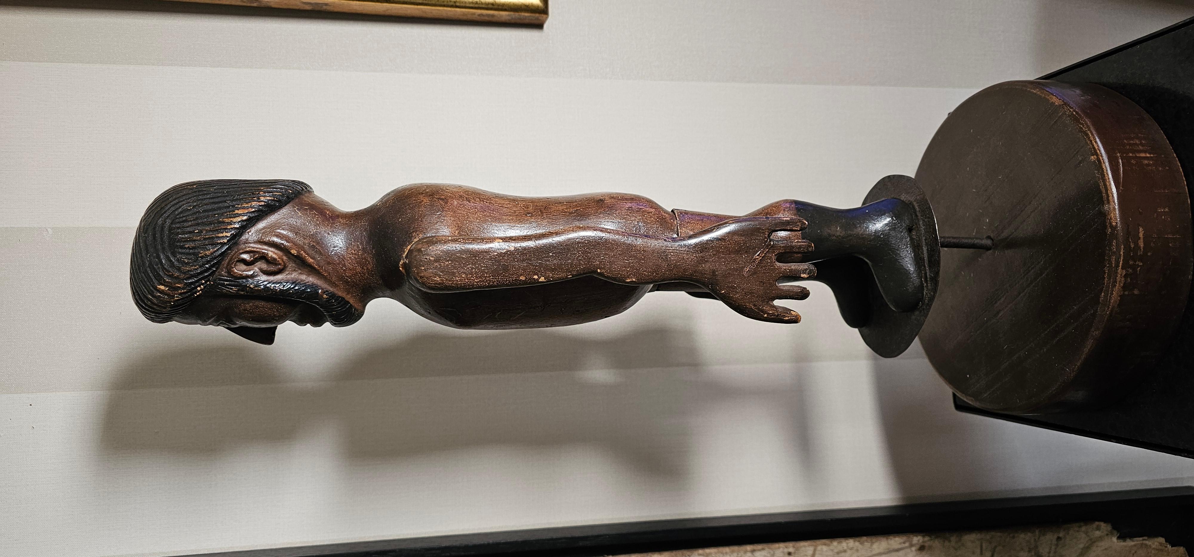 Il s'agit d'un exemple très rare d'un jouet d'enfant Amish du milieu du 19ème siècle. Sculpté délicatement dans un bois plus léger, il a été entretenu avec amour au cours des deux derniers siècles.  La figurine semble avoir les traits d'un fermier