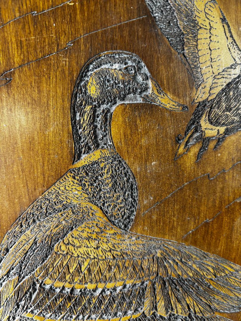 Sculpté à la main Artisanat - Amérique  Cinq canards volants signés E.H. Hart en vente