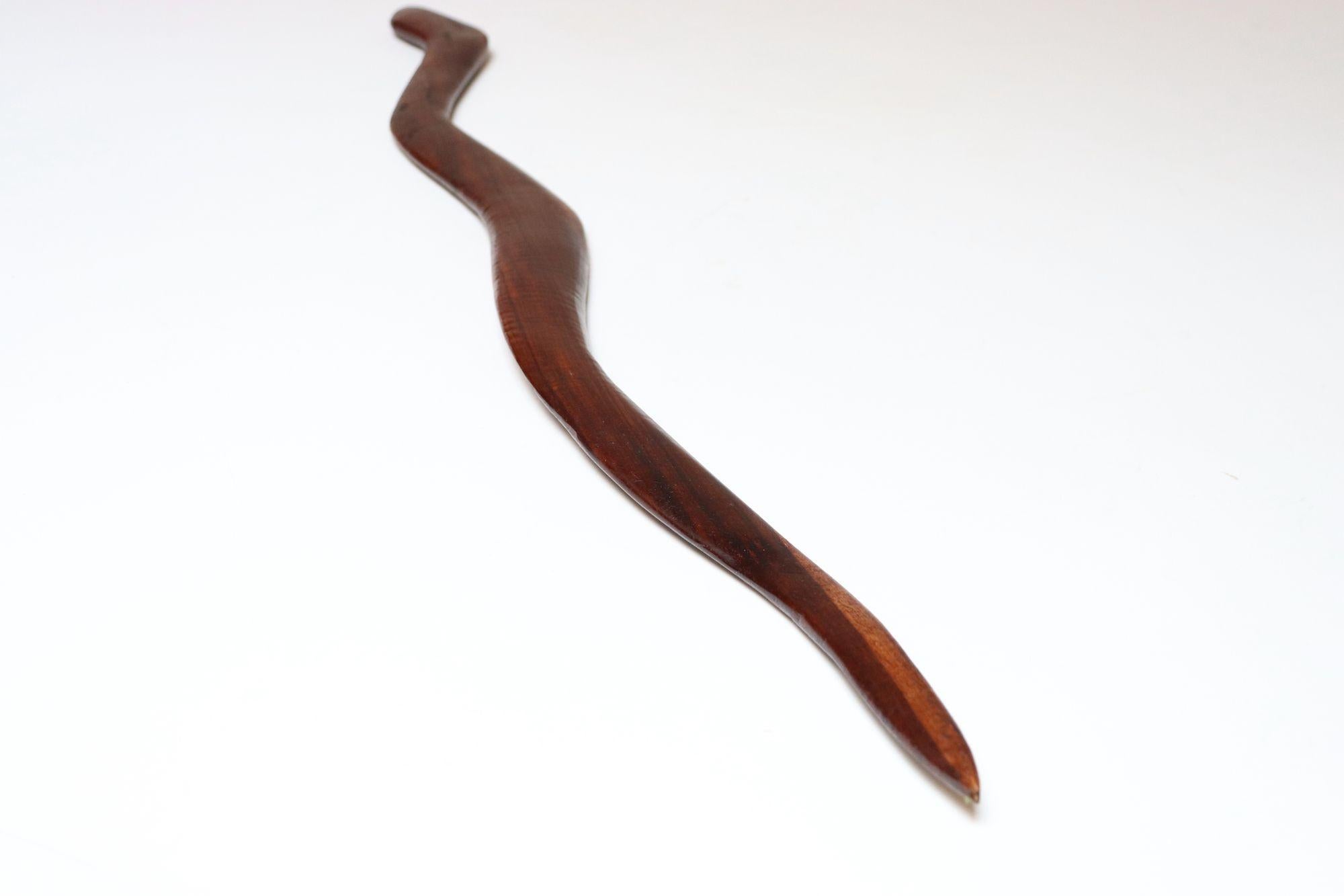 Serpente in legno di palissandro intagliato a mano in stile folk americano In condizioni buone in vendita a Brooklyn, NY