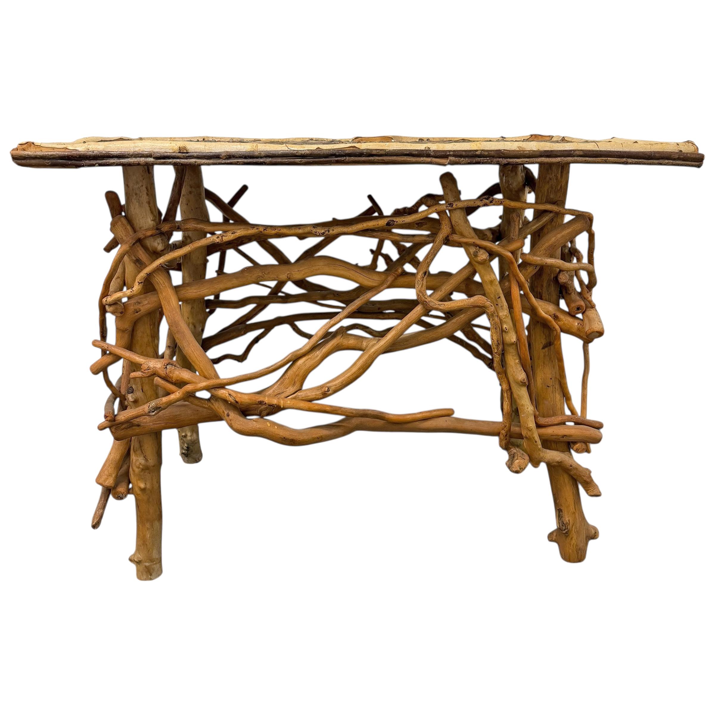 Fait main Table à serpent en bois de rameaux et bois de racines incrusté d'art populaire américain en vente