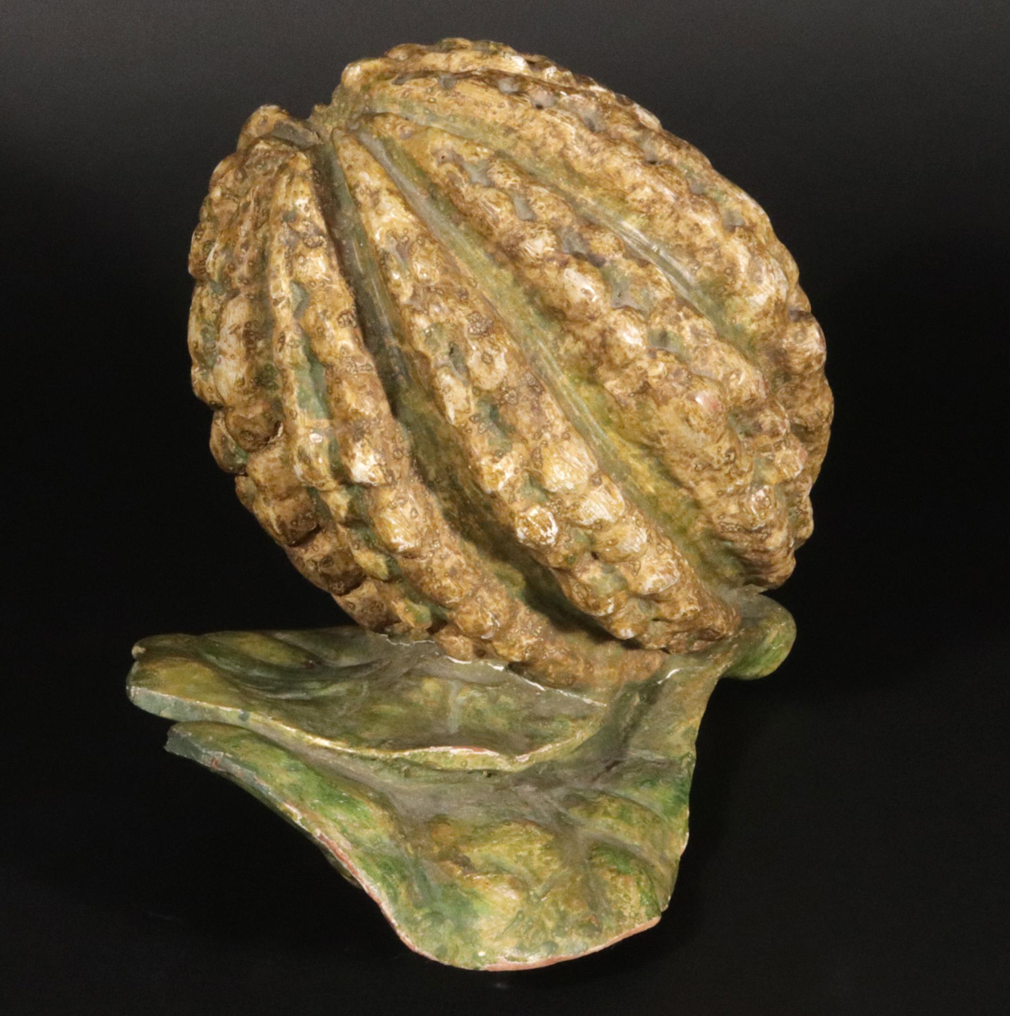 Modello di arte popolare americana di un baccello di cacao e delle sue foglie 5