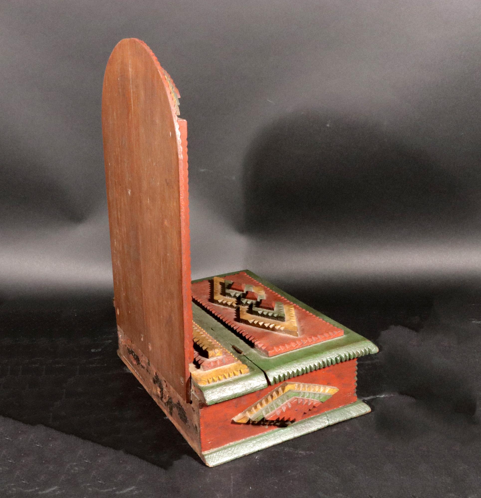 Miroir de rasage et socle de l'art populaire américain peint par Tramp Art en vente 4