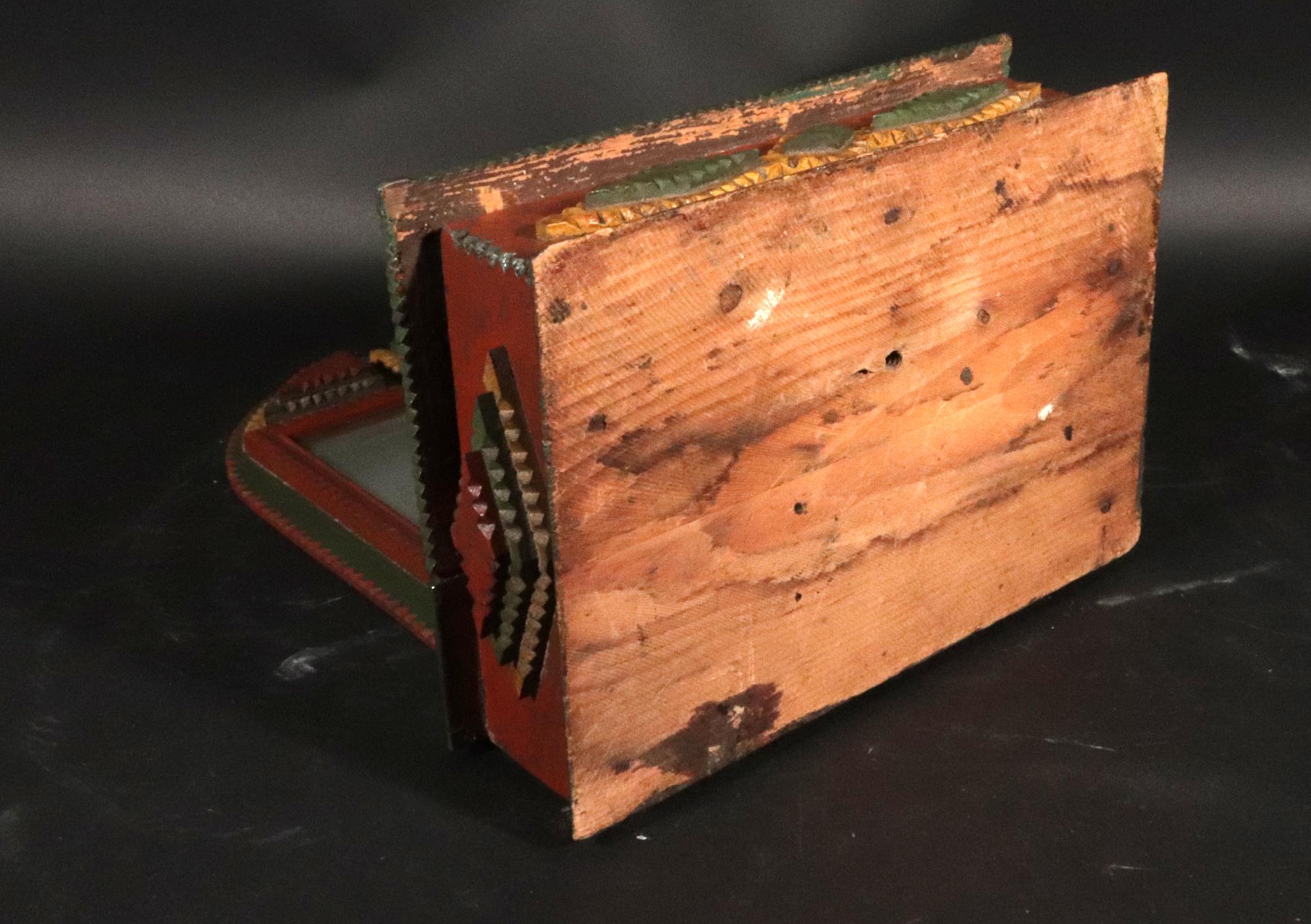 Miroir de rasage et socle de l'art populaire américain peint par Tramp Art en vente 6