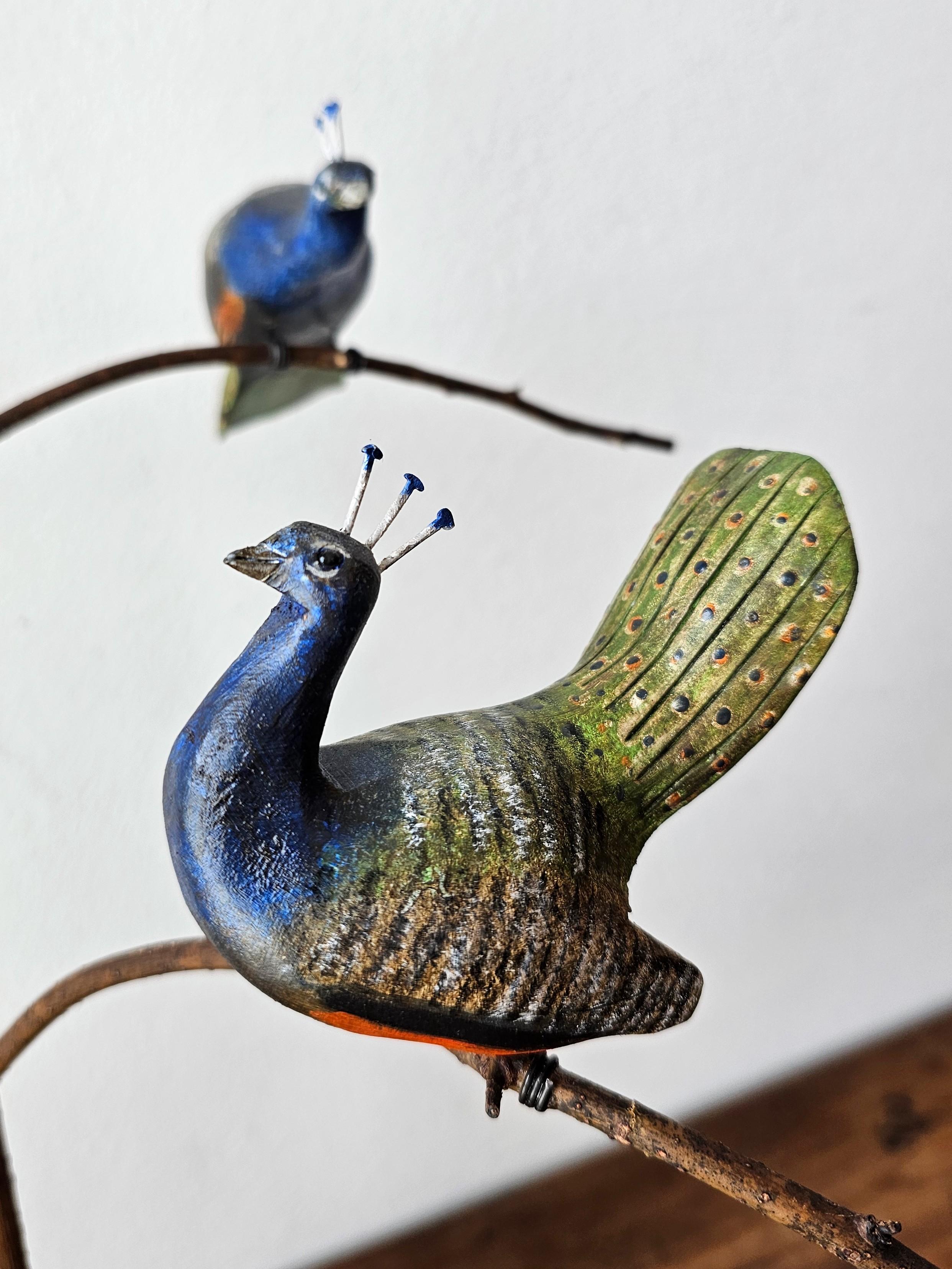 A wonderful vintage American folk art hand carved and painted figural peacock tree by decoy carver Ken Kirby (New Jersey, United States). 

Featuring three uniquely modeled exotic peacock bird figures in beautiful intricately detailed polychrome