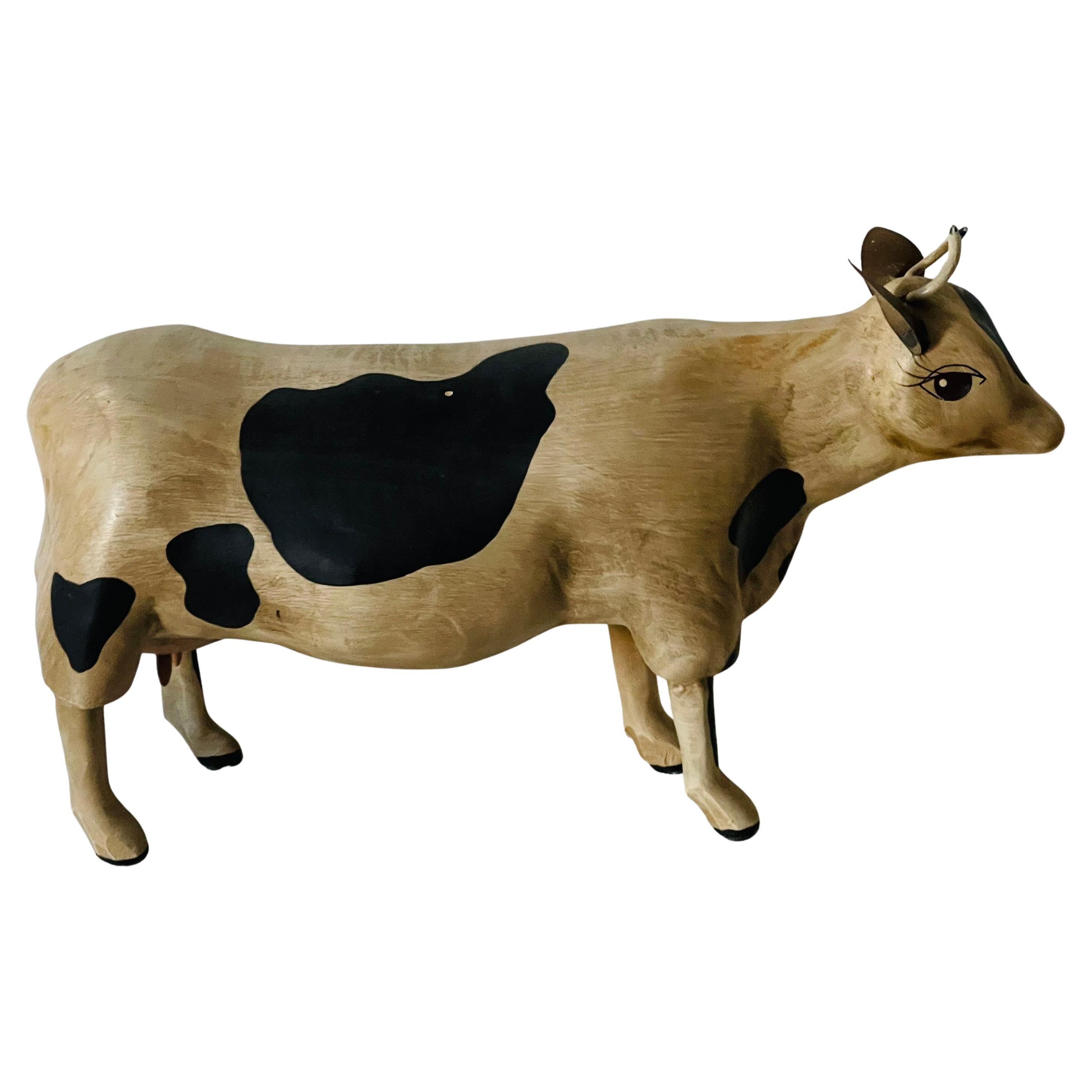 American Folk Art Wood Cow Sculpture Signed en vente