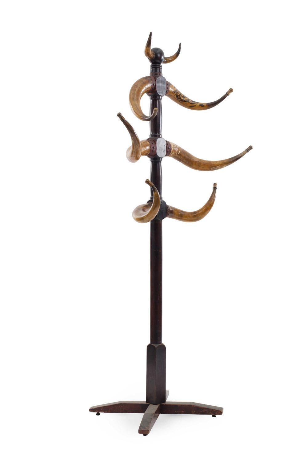 Amerikanisches vierstöckiges Horn-Hatrack (amerikanisch) im Angebot