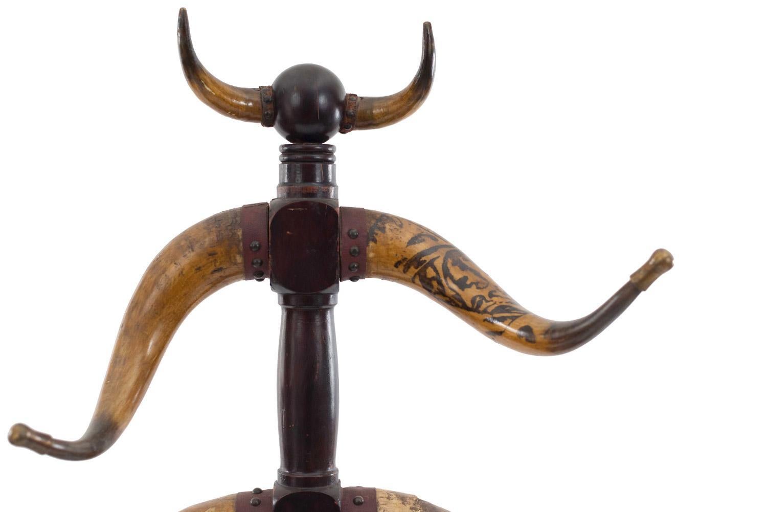 Amerikanisches vierstöckiges Horn-Hatrack im Angebot 1
