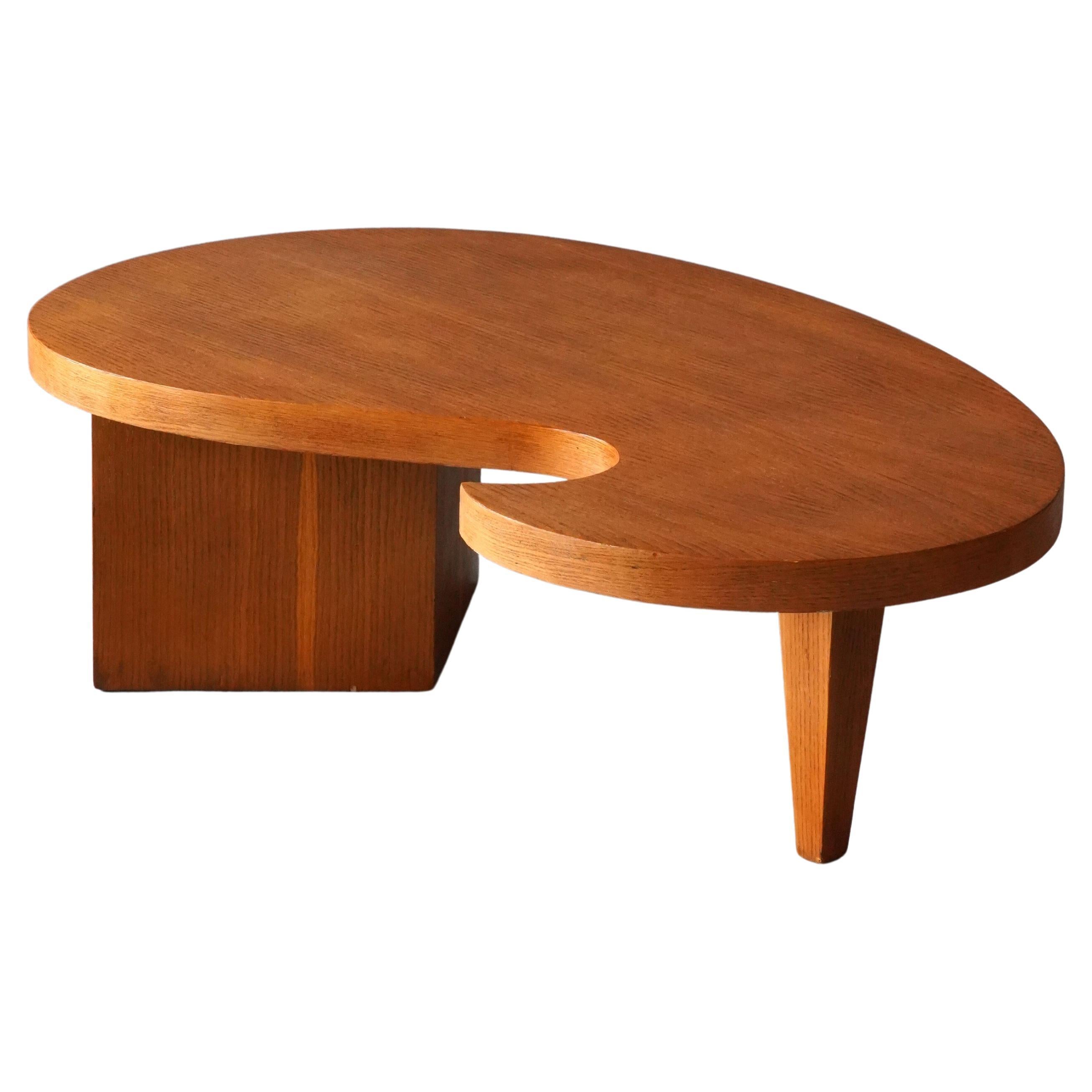American, Freeform Coffee or Cocktail Table, Oak, United States, 1950s