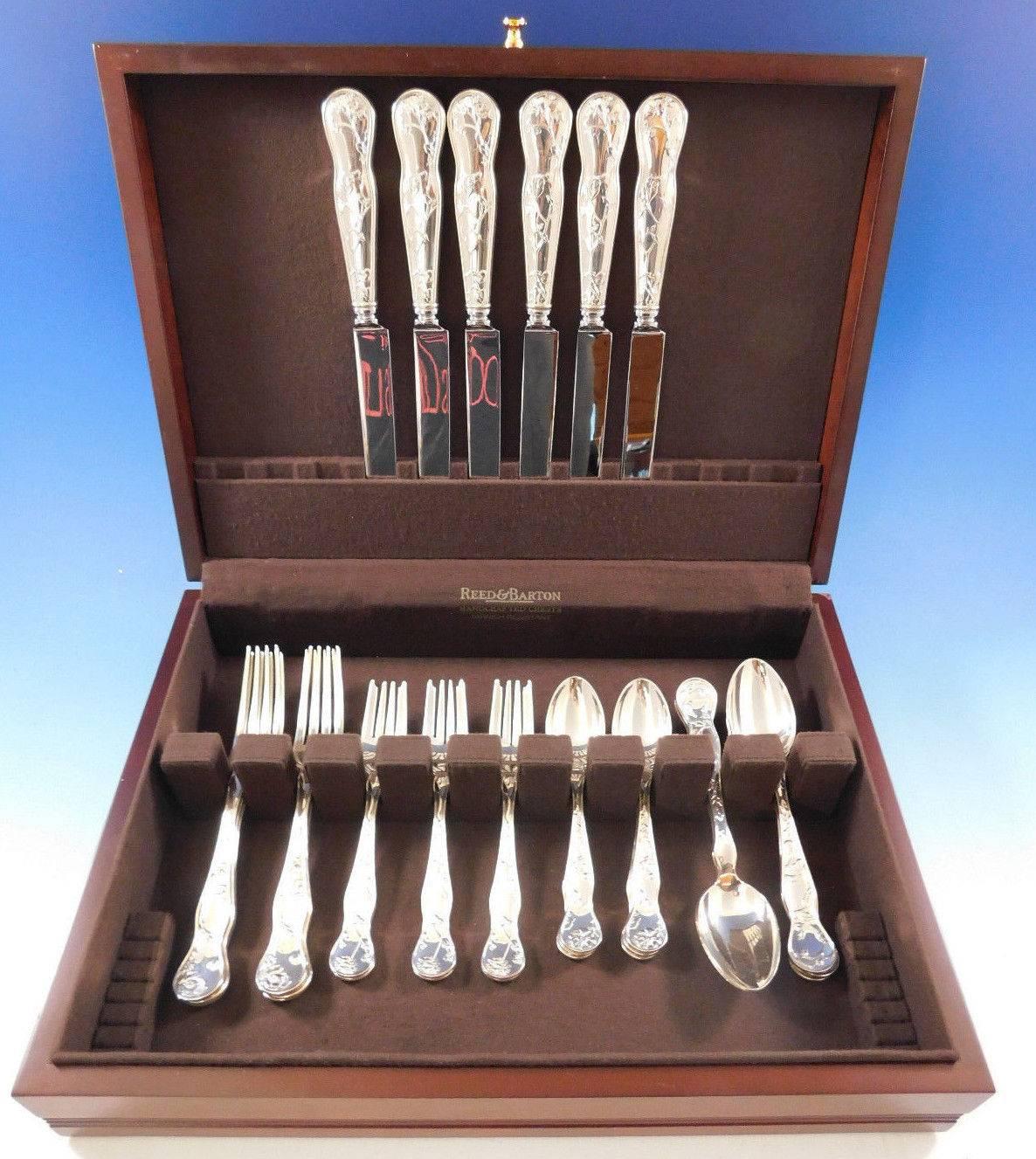 Stunning dinner size American garden by Tiffany and Co. sterling silver flatware set 30 pieces. This set includes:

Six dinner size knives, 10 1/4