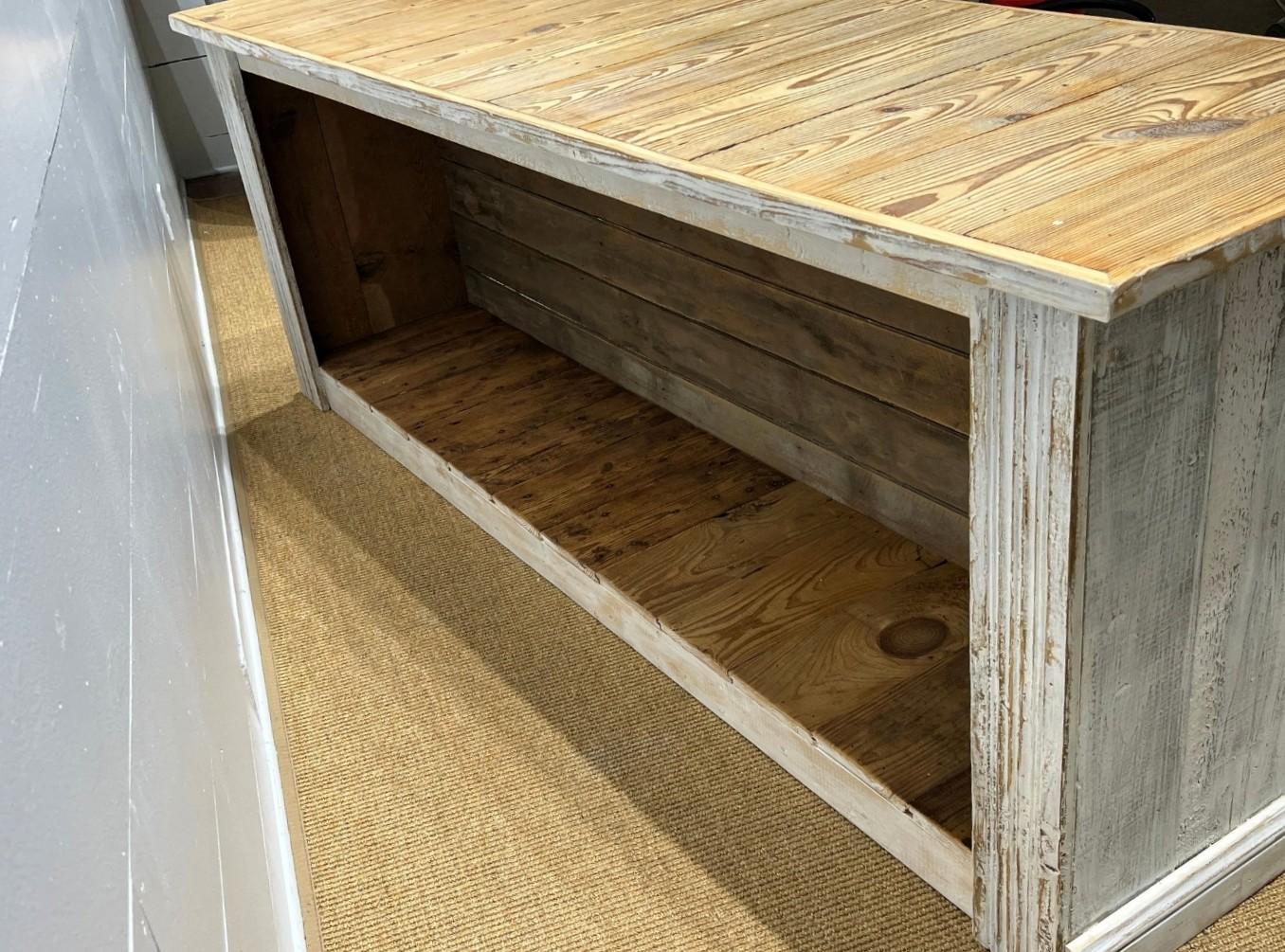 Amerikanische General Store Bemalte architektonische Einzelhandelstheke aus Holz im Angebot 2