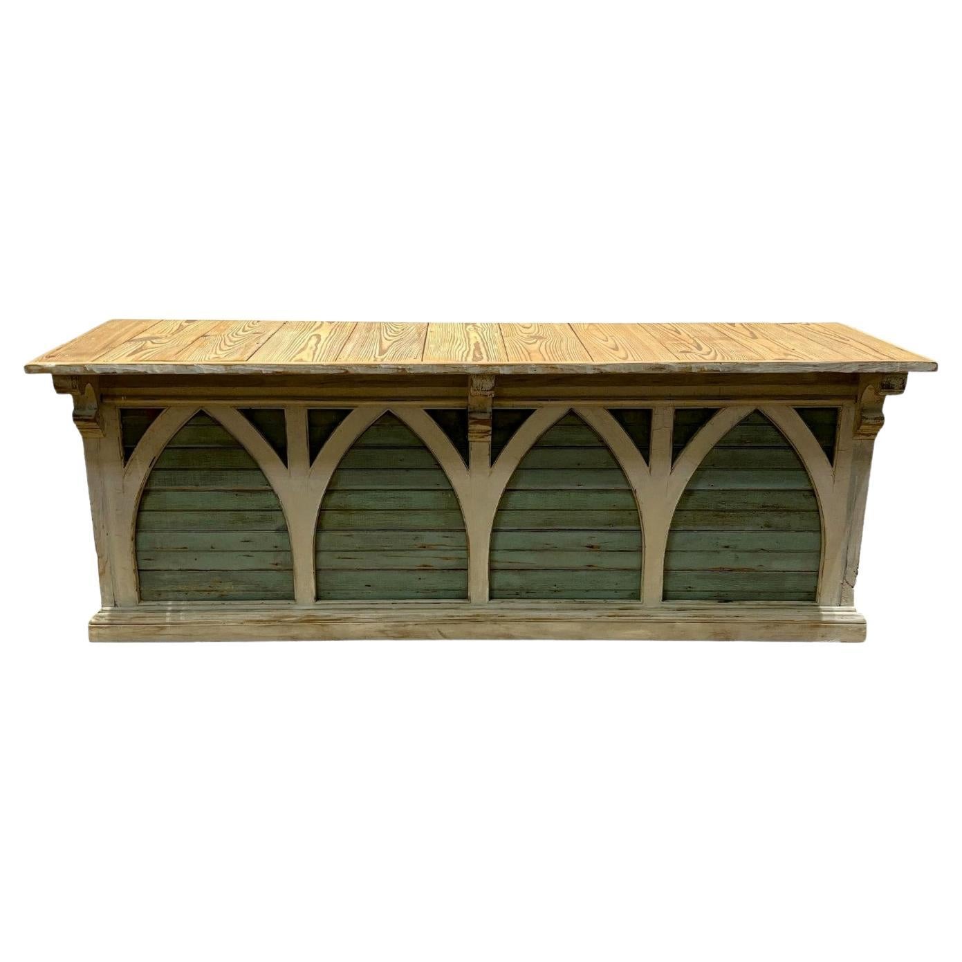 Amerikanische General Store Bemalte architektonische Einzelhandelstheke aus Holz im Angebot