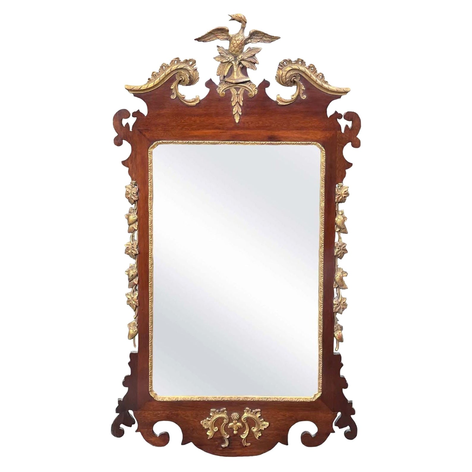 Specchio americano in legno dorato in stile George II in vendita