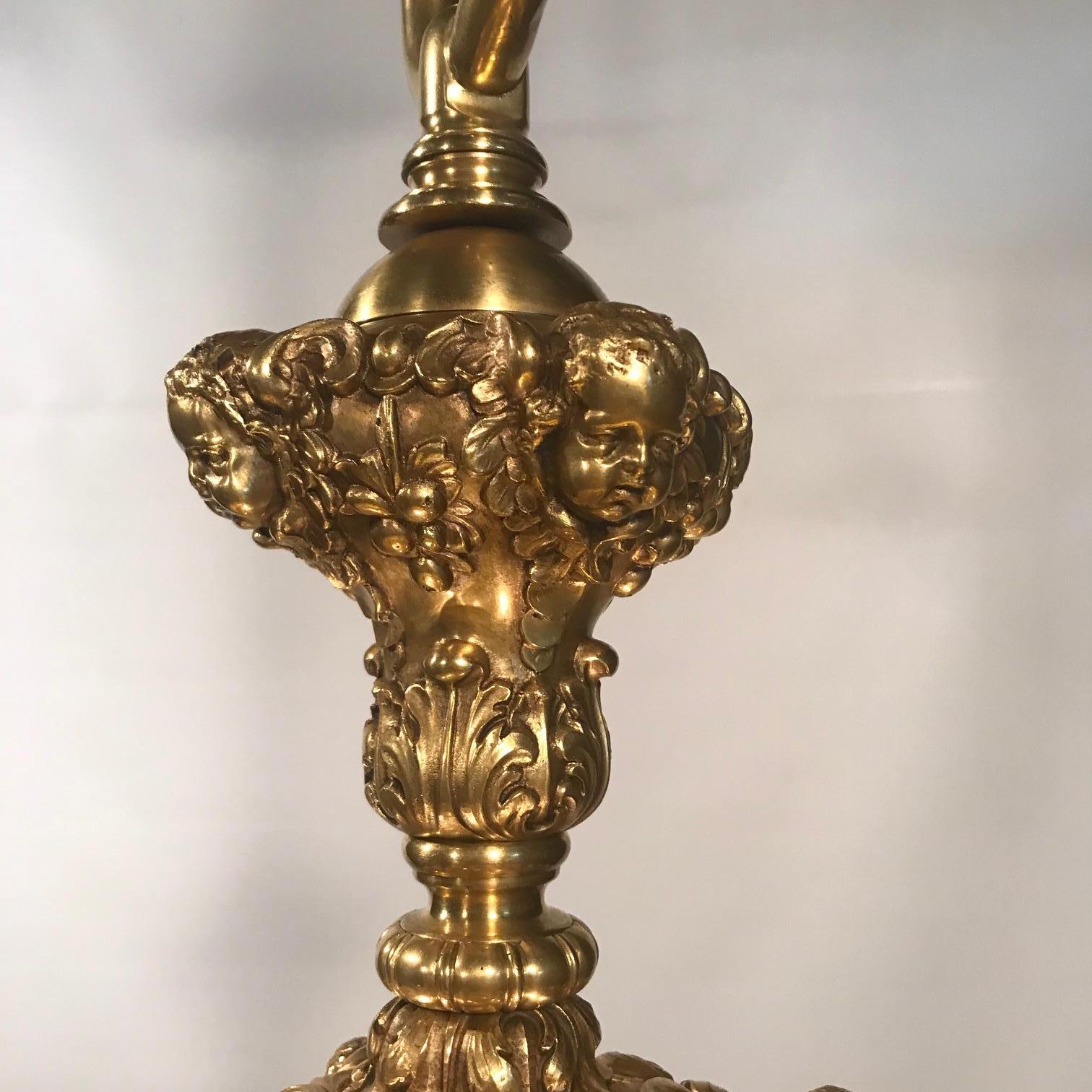 Colgante Americano de Bronce Dorado y Vidrio Escoria. siglo XX en venta