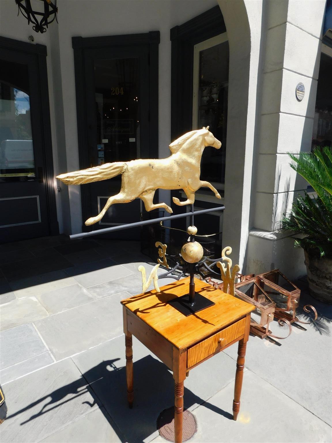 Amerikanische vergoldete Kupfer-Wetterfahne mit Vollblutpferd Directional Weathervane, Fiske, um 1870 (Volkskunst) im Angebot