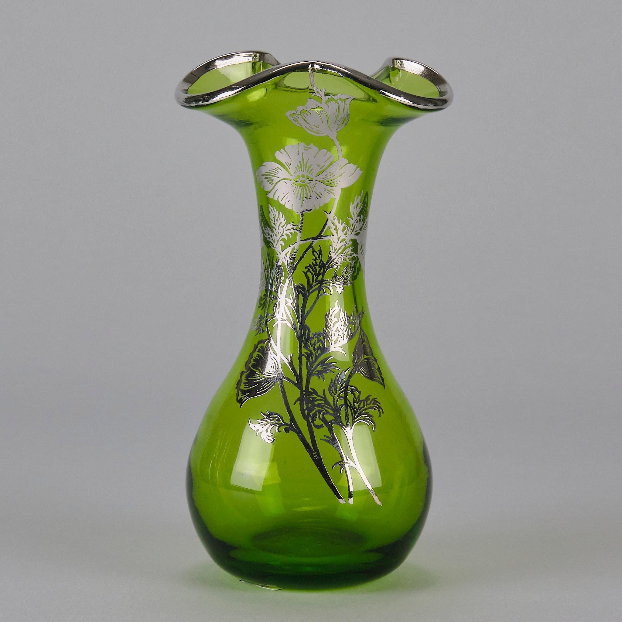 An excellent early 20th century American Glass Art Nouveau silvered vase. The surface of the vase has an iridescent green casing highlighting the central decorative flower made out of applied silver.

ADDITIONAL INFORMATION

Height: 17 cm

Depth: 9